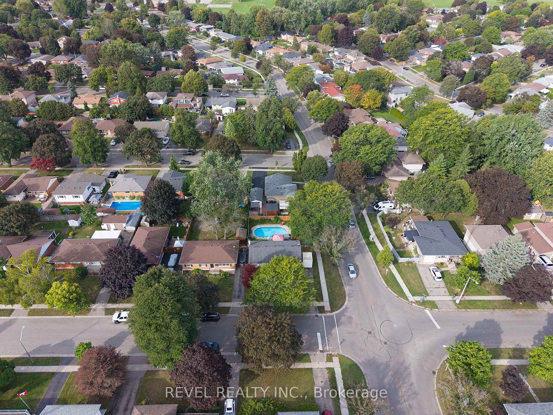 Photo 27 of 2 Morning Dew Drive, Brantford, Brier Park — HOMEH