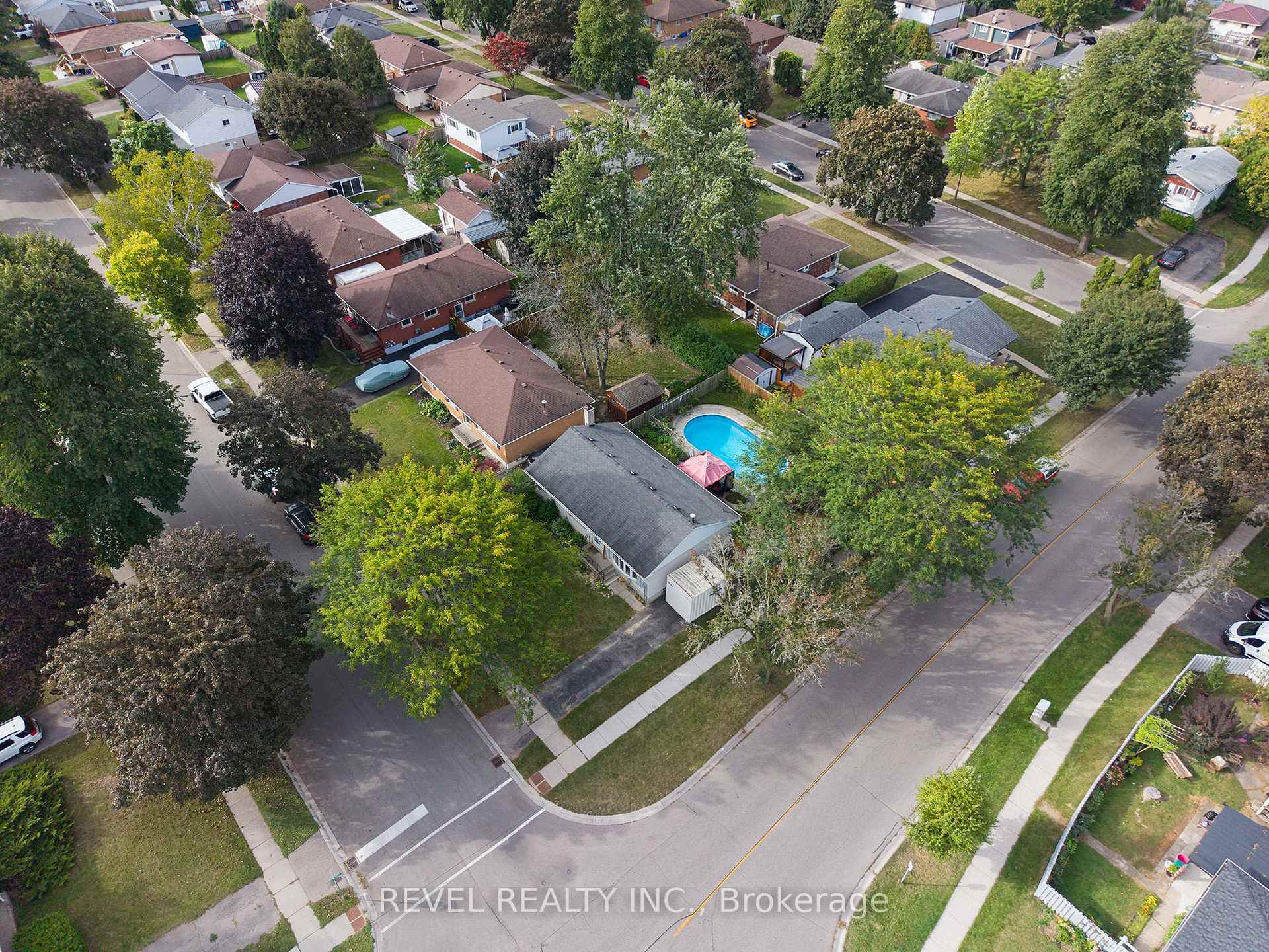 Photo 28 of 2 Morning Dew Drive, Brantford, Brier Park — HOMEH