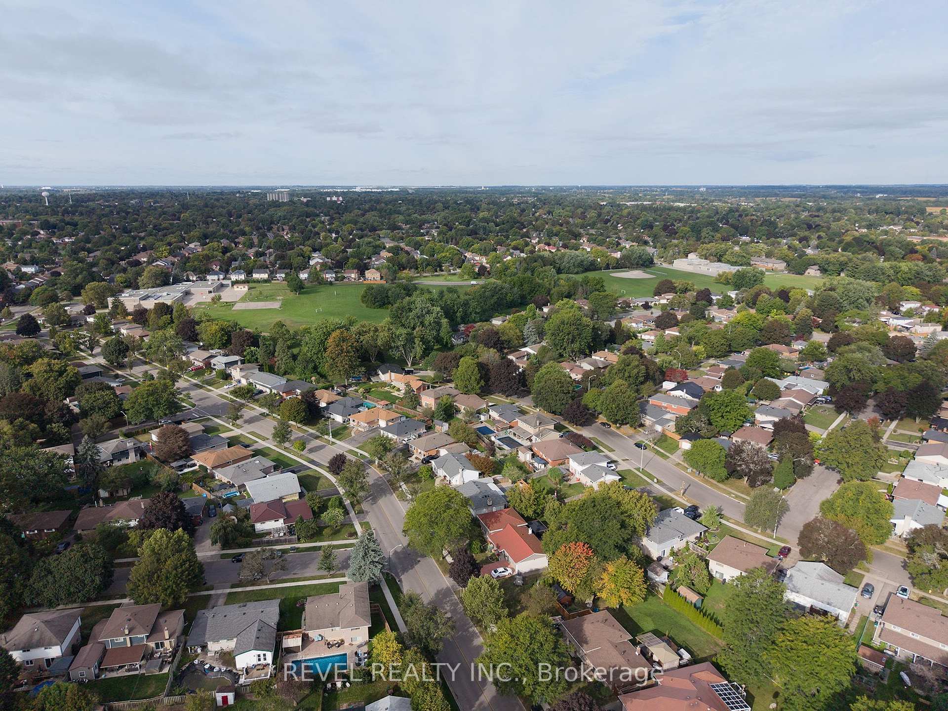 Photo 29 of 2 Morning Dew Drive, Brantford, Brier Park — HOMEH