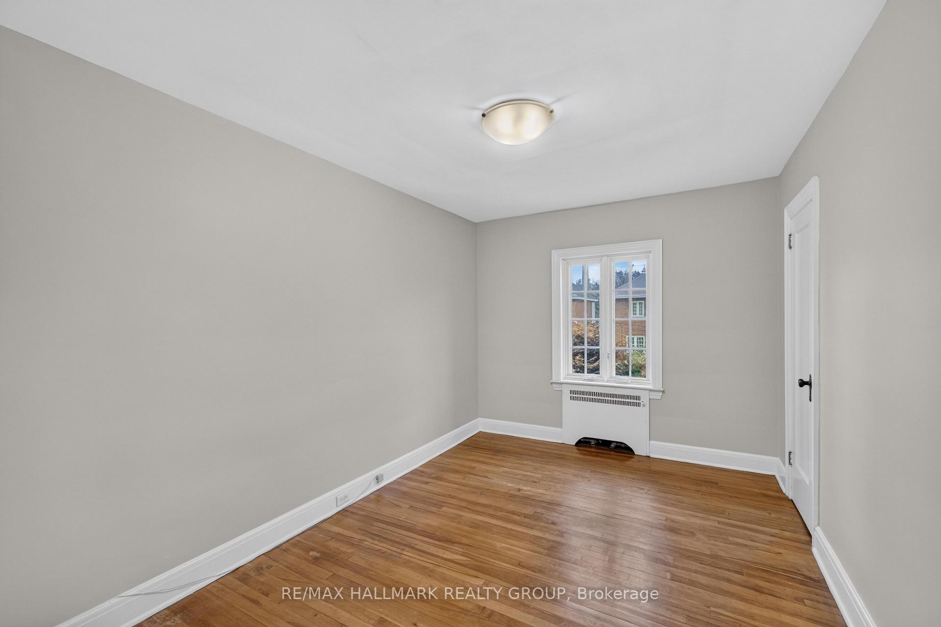 Photo 17 of 418 Hamilton Avenue S, Ottawa, Civic Hospital — HOMEH