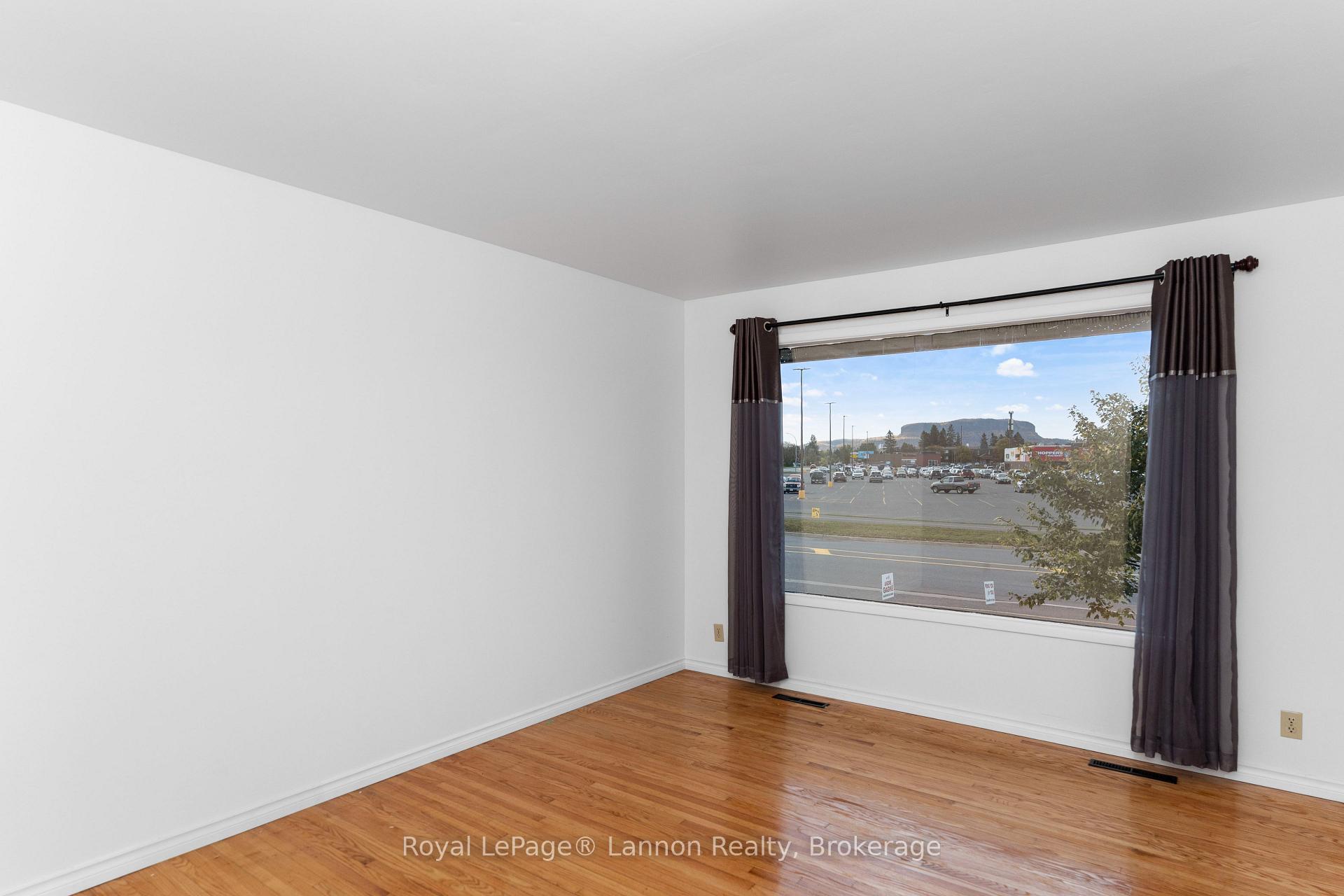 Photo 7 of 103A Redwood Avenue W, Thunder Bay, Northwood Park — HOMEH