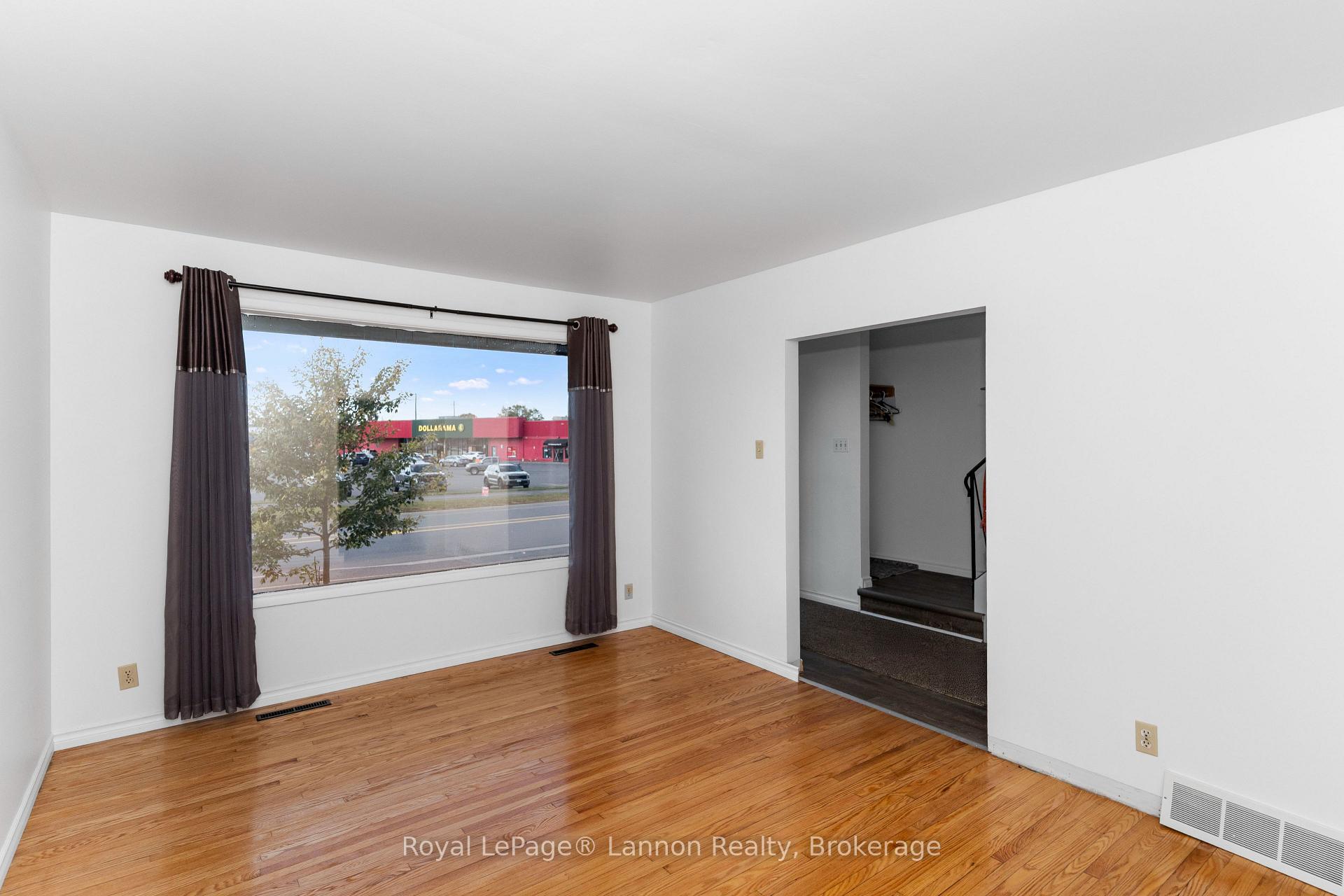 Photo 8 of 103A Redwood Avenue W, Thunder Bay, Northwood Park — HOMEH