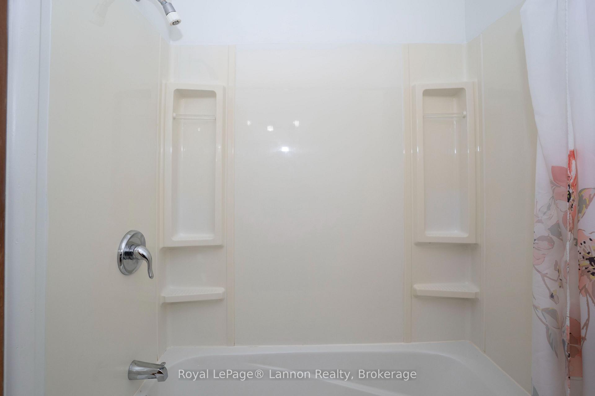 Photo 23 of 103A Redwood Avenue W, Thunder Bay, Northwood Park — HOMEH