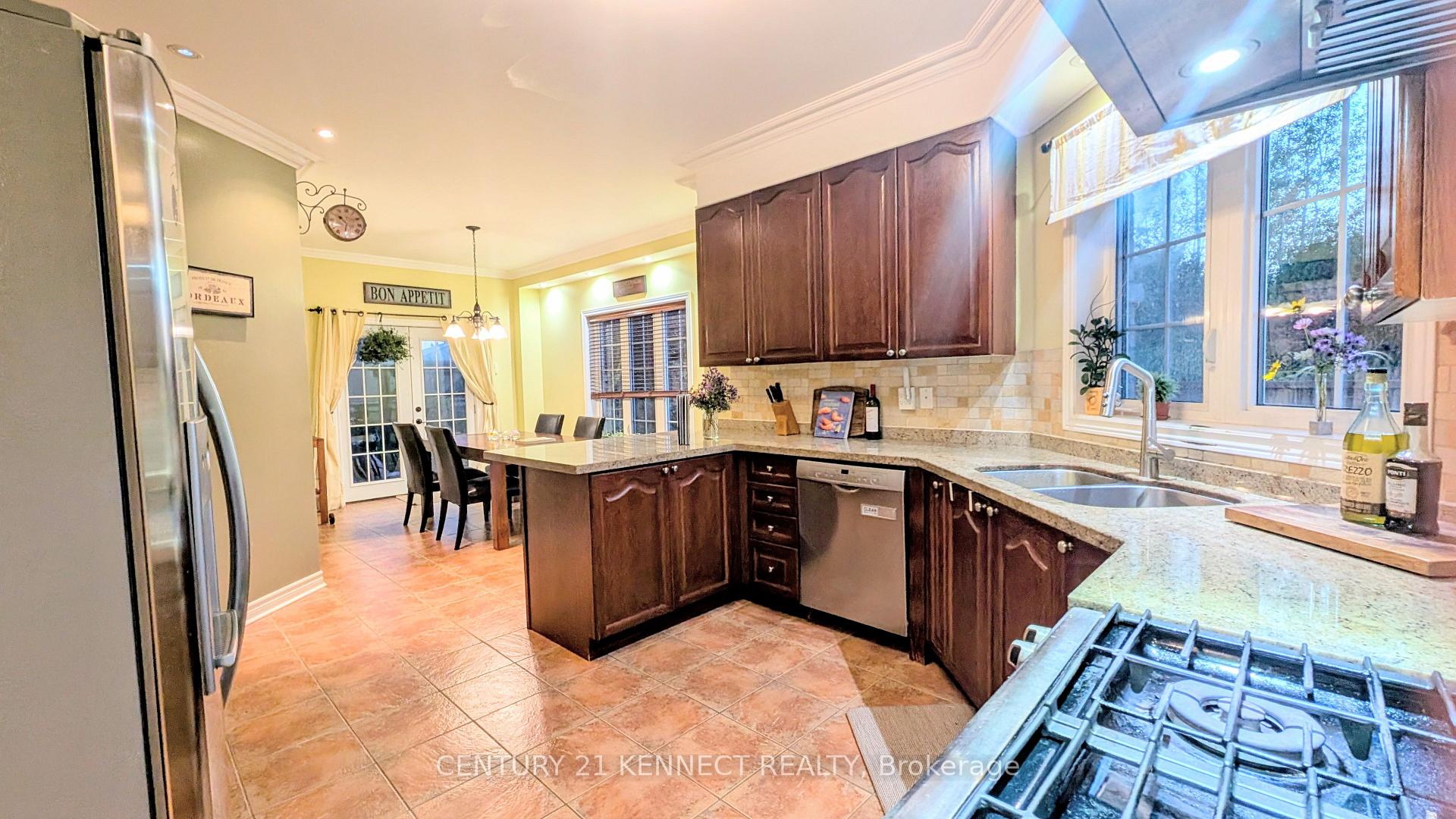 Photo 4 of 365 Old Colony Road, Richmond Hill, Oak Ridges Lake Wilcox — HOMEH