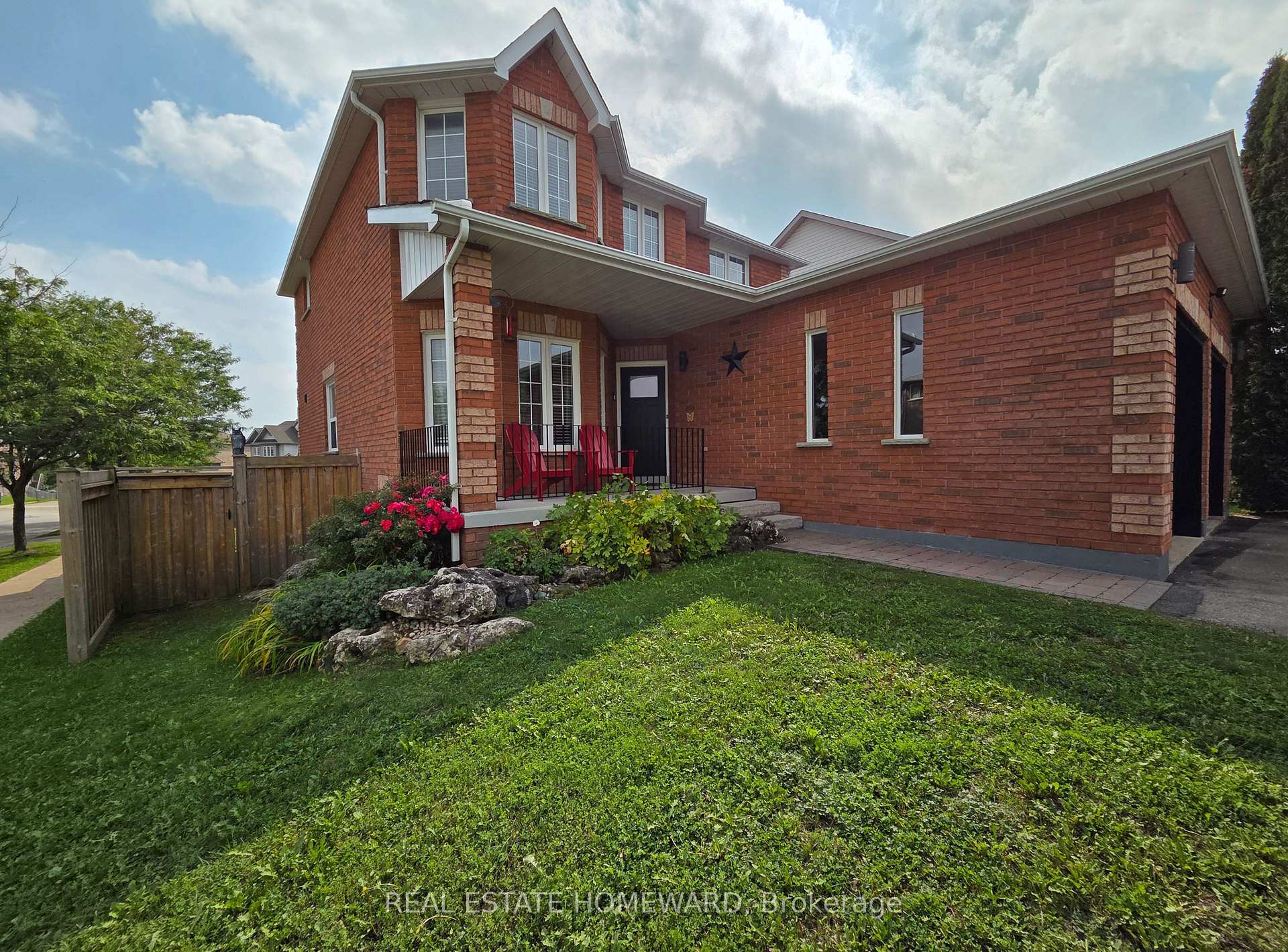 Photo 4 of 139 Birkhall Place, Barrie, Innis-Shore — HOMEH