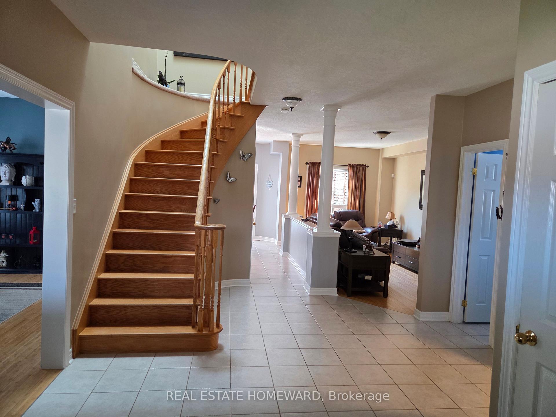 Photo 5 of 139 Birkhall Place, Barrie, Innis-Shore — HOMEH