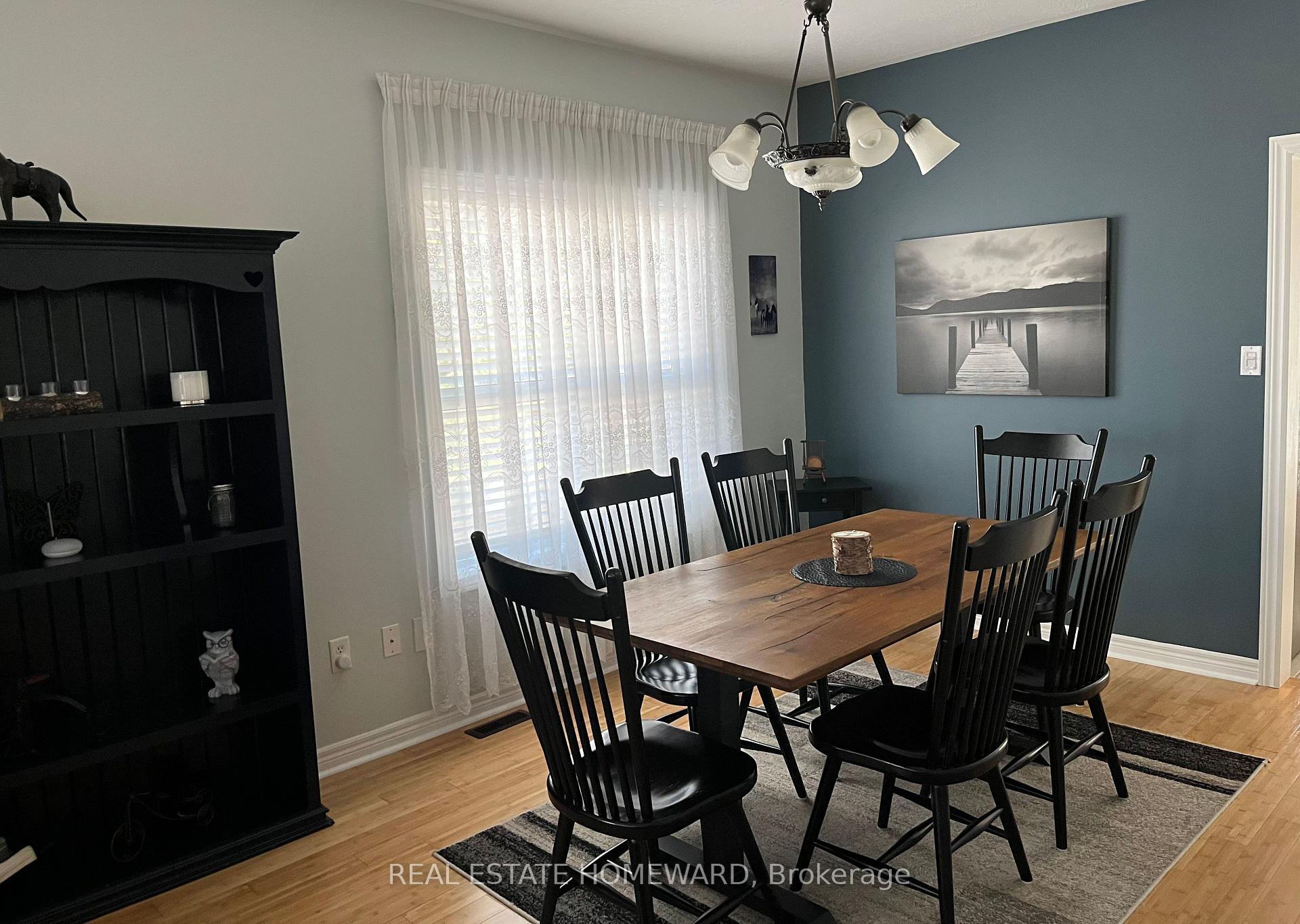 Photo 8 of 139 Birkhall Place, Barrie, Innis-Shore — HOMEH