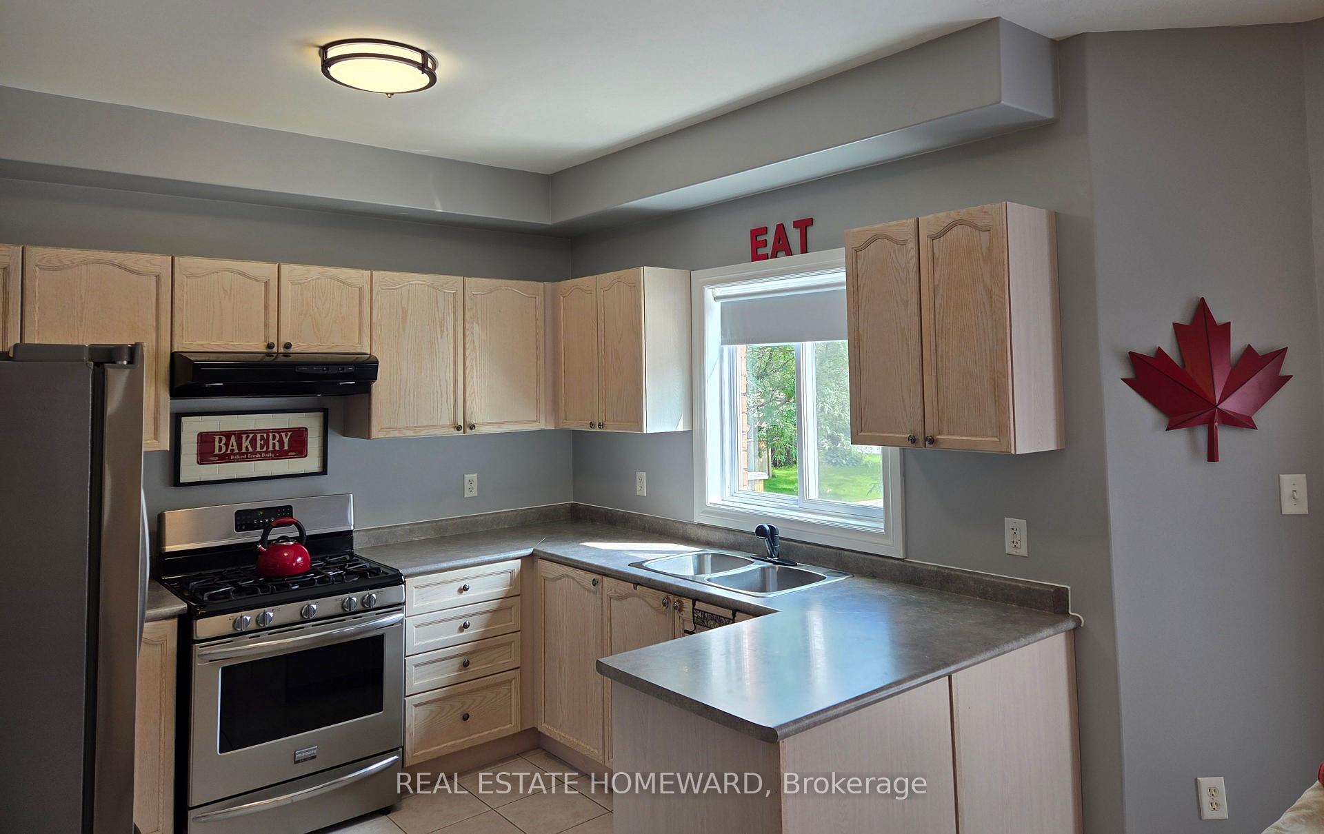 Photo 9 of 139 Birkhall Place, Barrie, Innis-Shore — HOMEH