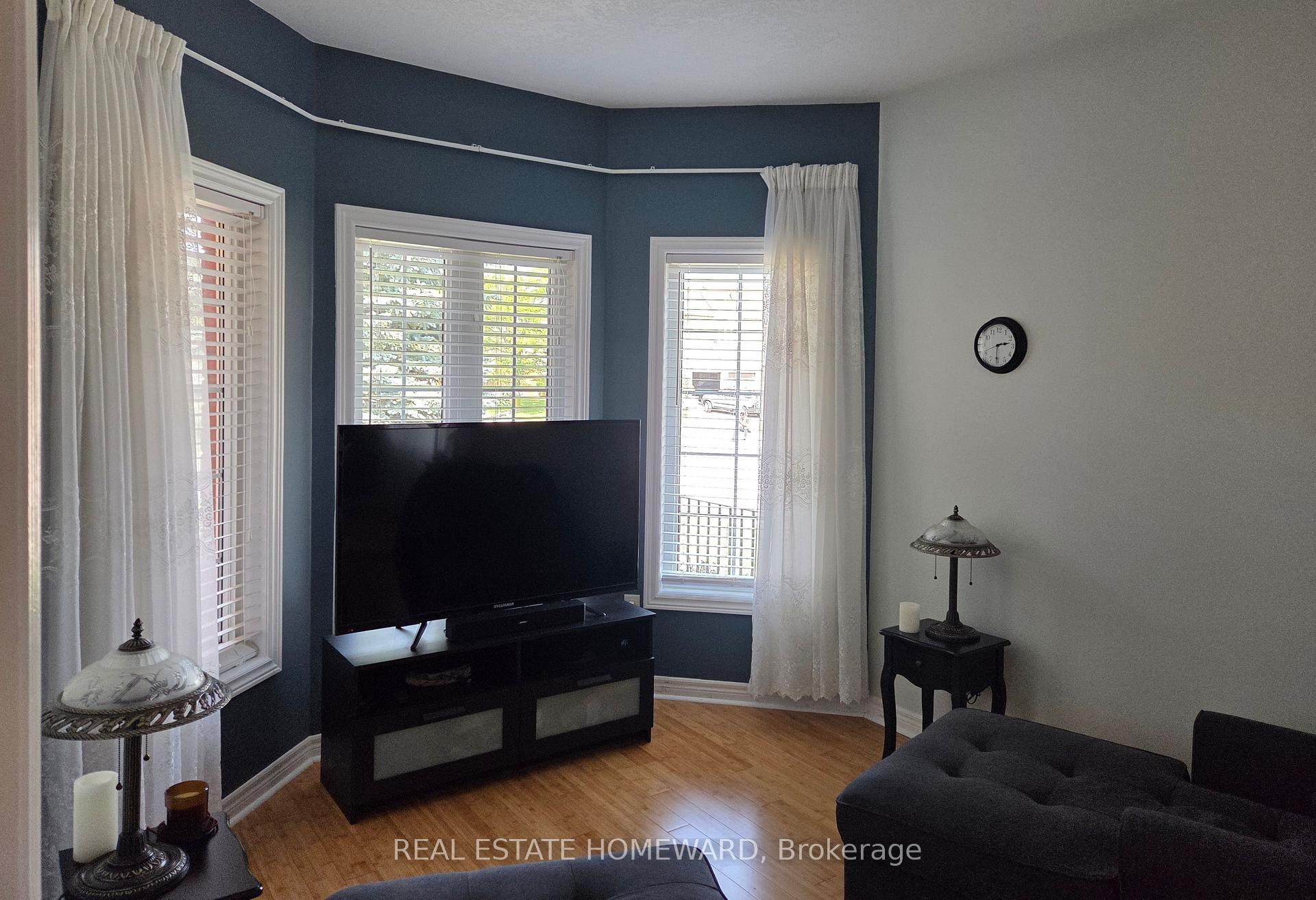 Photo 12 of 139 Birkhall Place, Barrie, Innis-Shore — HOMEH