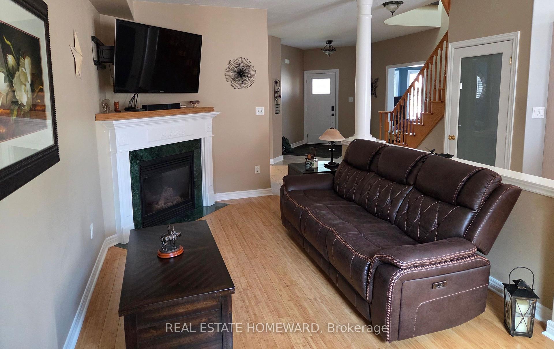Photo 13 of 139 Birkhall Place, Barrie, Innis-Shore — HOMEH