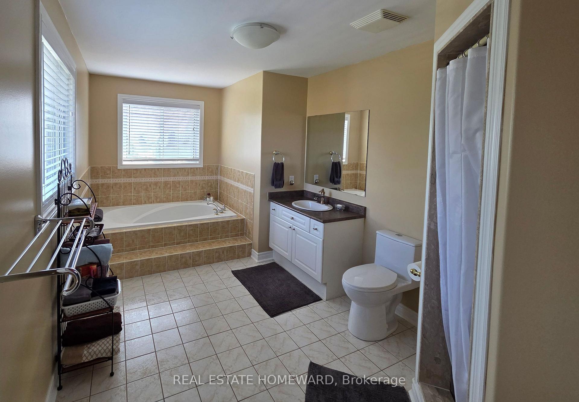 Photo 18 of 139 Birkhall Place, Barrie, Innis-Shore — HOMEH
