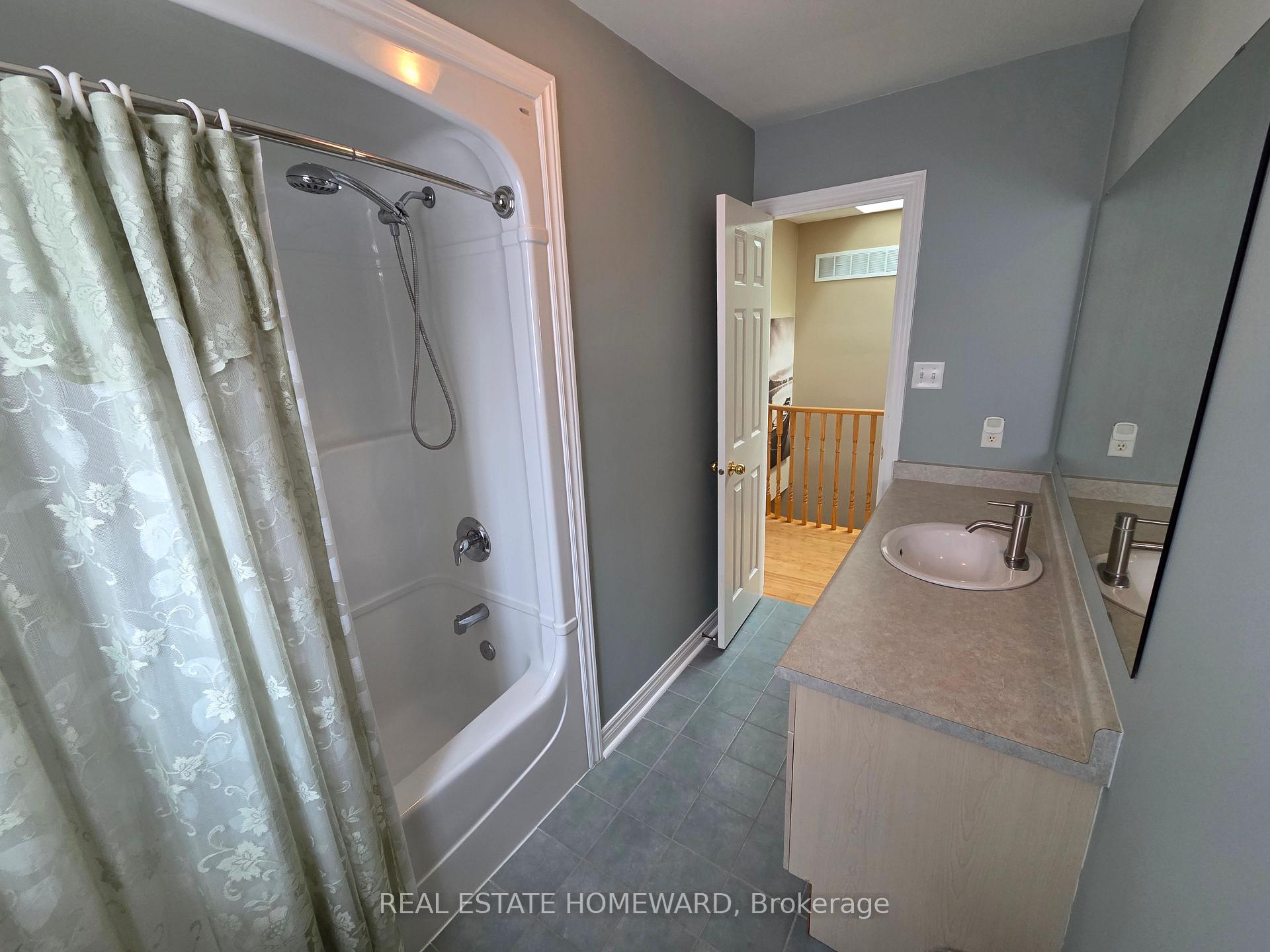 Photo 19 of 139 Birkhall Place, Barrie, Innis-Shore — HOMEH