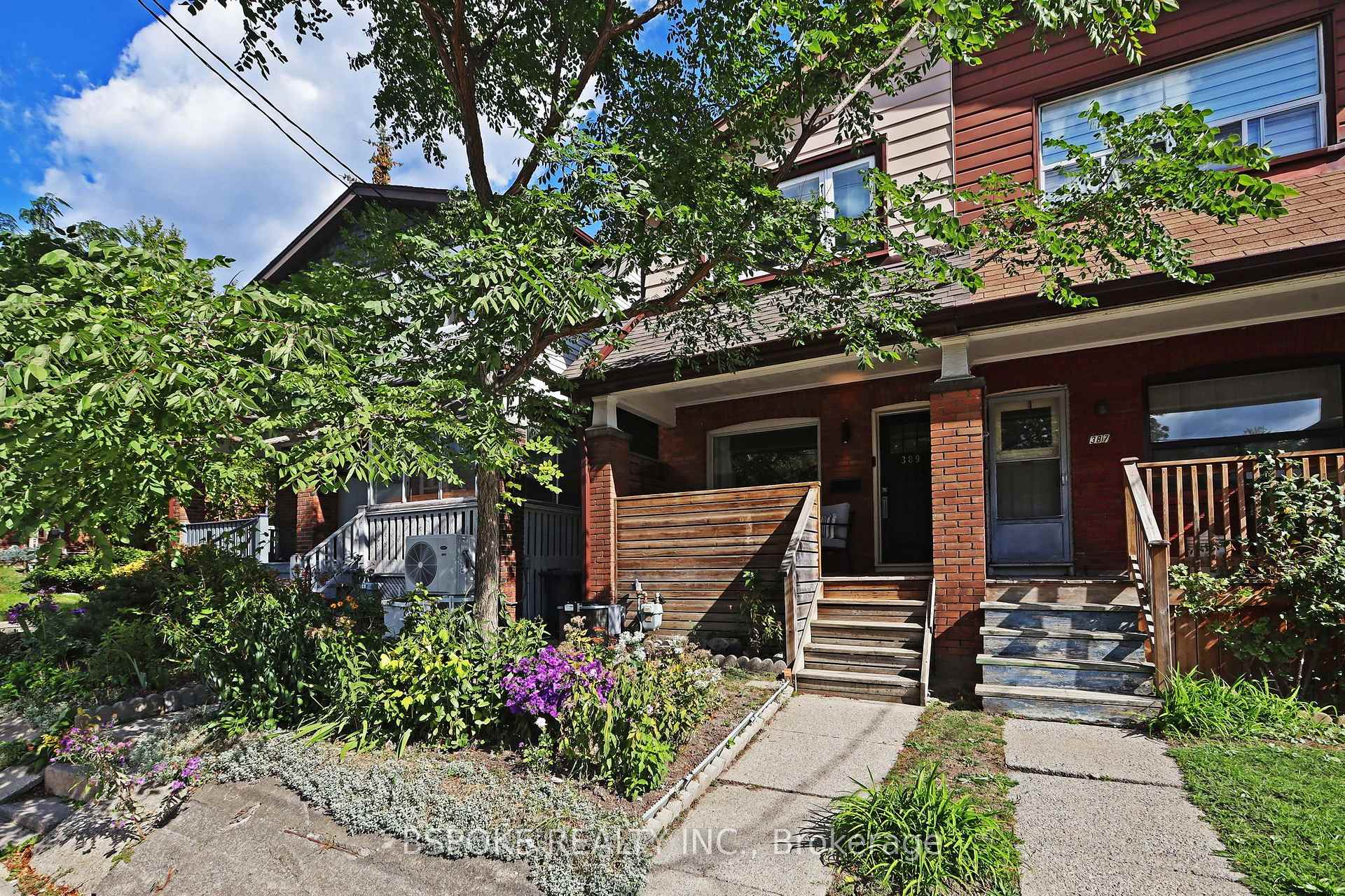 Photo 3 of 389 Coxwell Avenue, Toronto, Woodbine Corridor — HOMEH