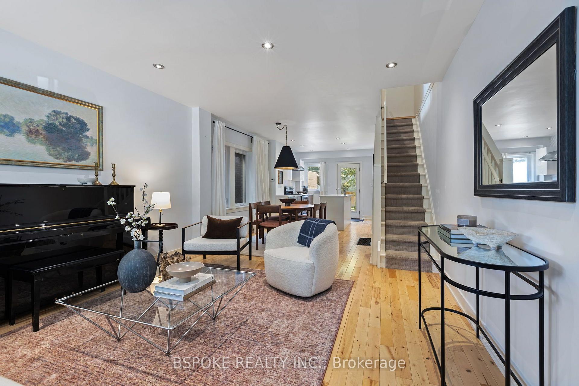Photo of 389 Coxwell Avenue