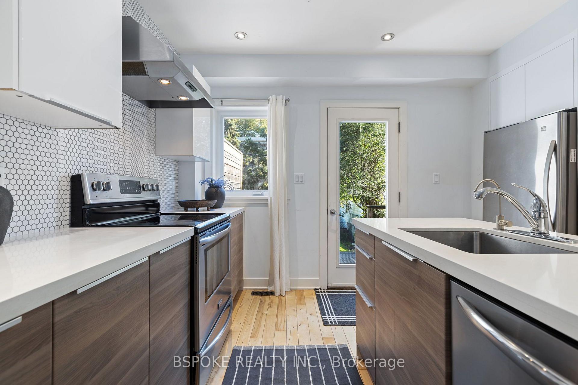 Photo 11 of 389 Coxwell Avenue, Toronto, Woodbine Corridor — HOMEH