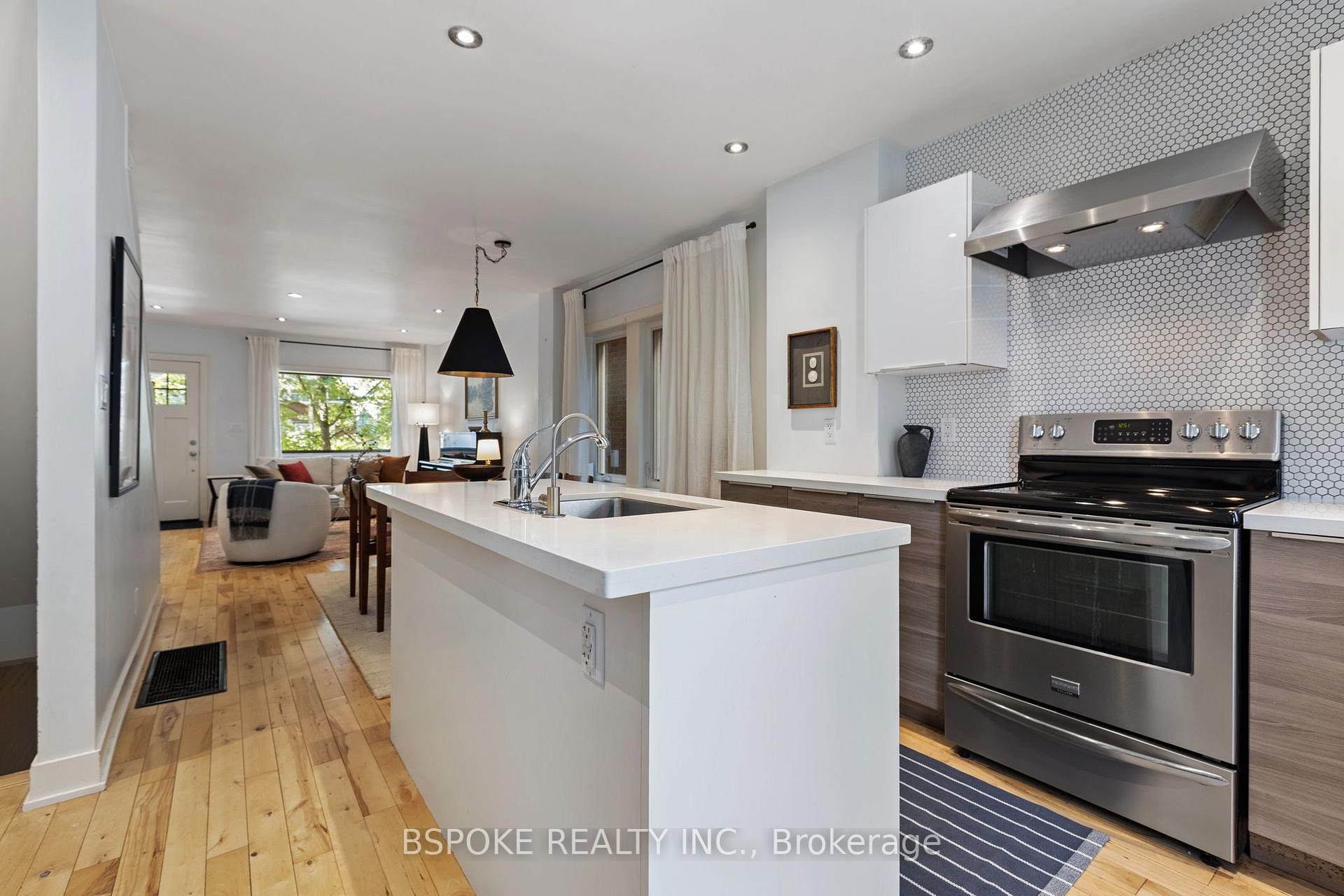 Photo 13 of 389 Coxwell Avenue, Toronto, Woodbine Corridor — HOMEH