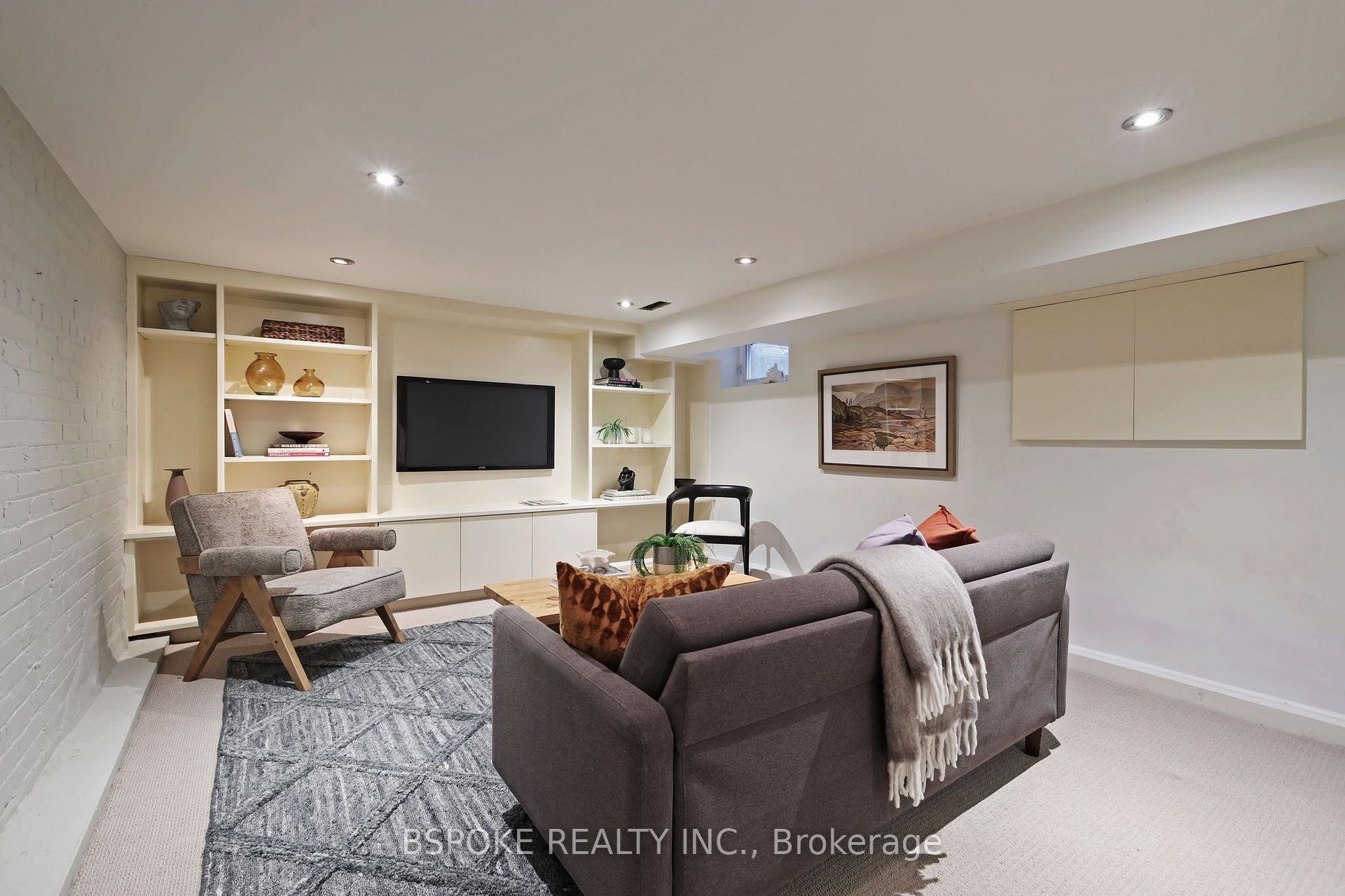 Photo 21 of 389 Coxwell Avenue, Toronto, Woodbine Corridor — HOMEH