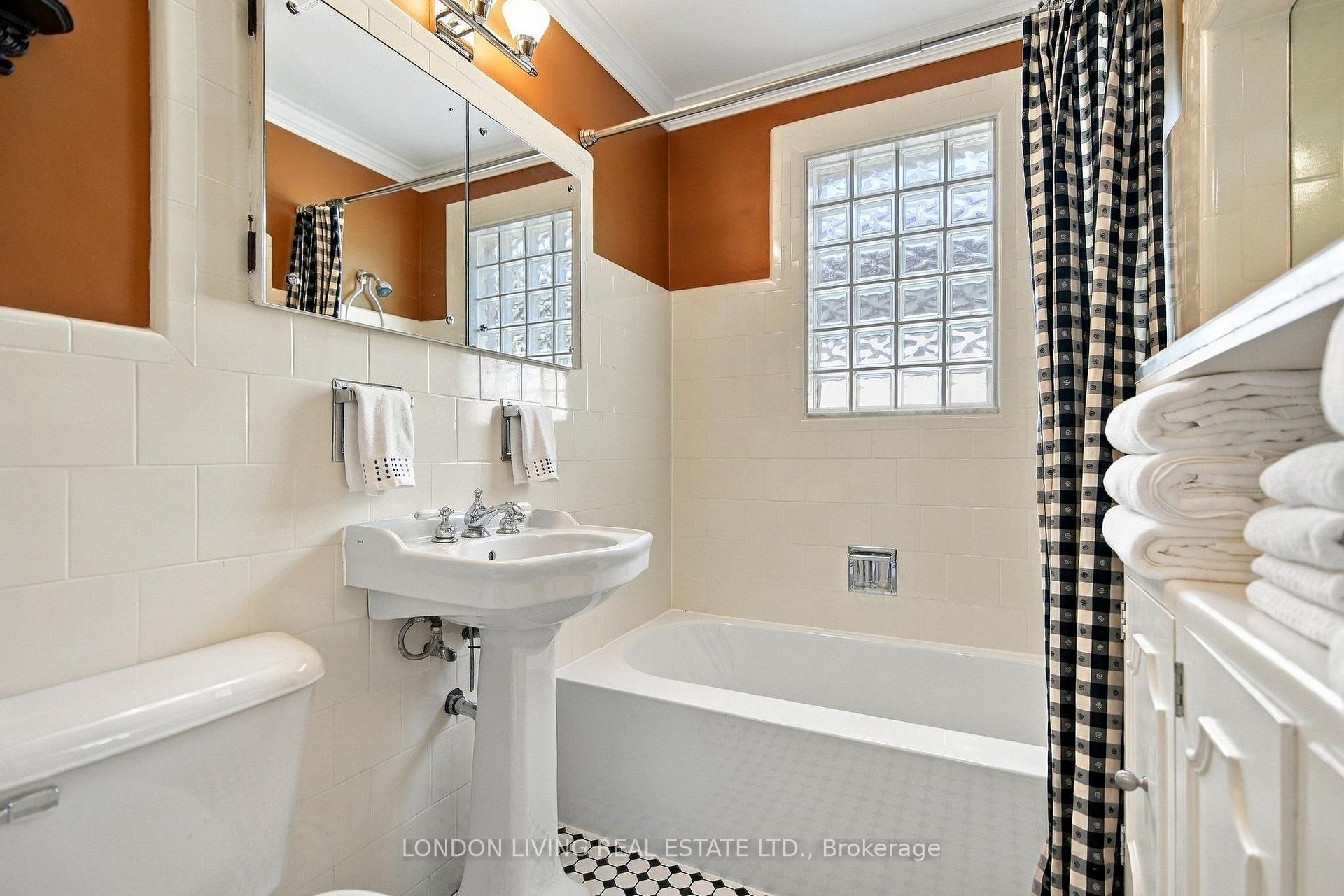 Photo 24 of 69 Logan Avenue, London, East B — HOMEH