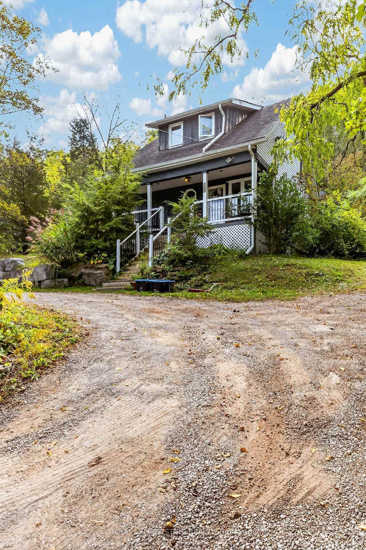 Photo 7 of 211 Main Street W, Grimsby, Grimsby West — HOMEH