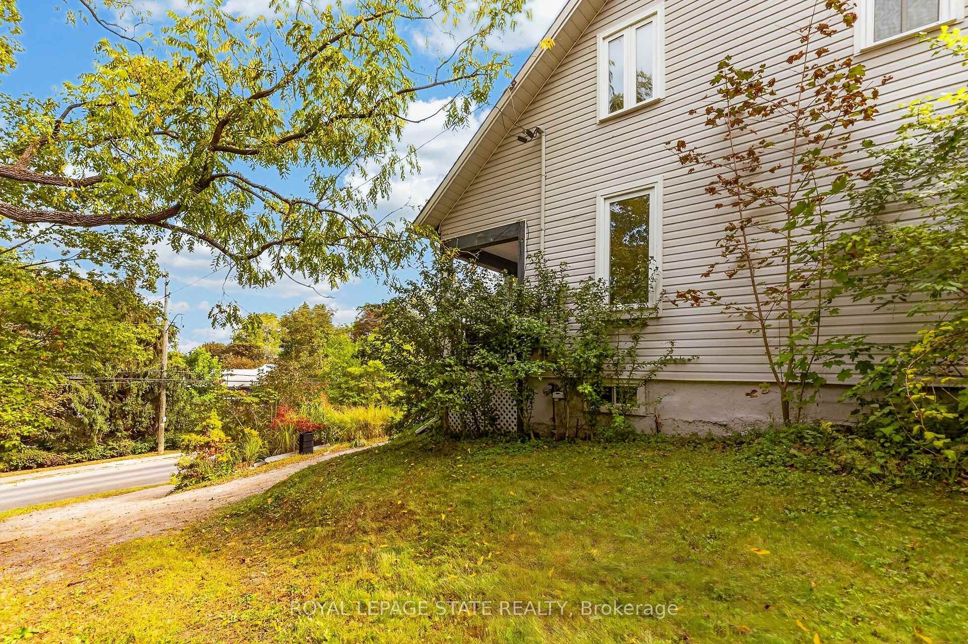Photo 15 of 211 Main Street W, Grimsby, Grimsby West — HOMEH