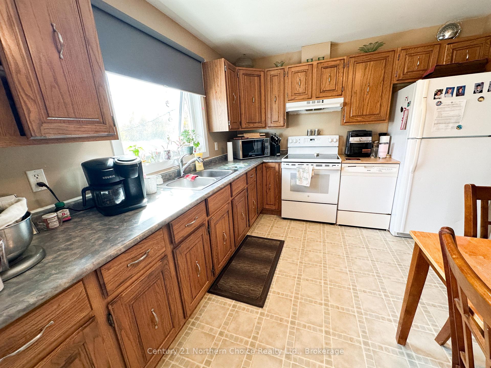 Photo 3 of 98 Detta Road, Red Lake — HOMEH
