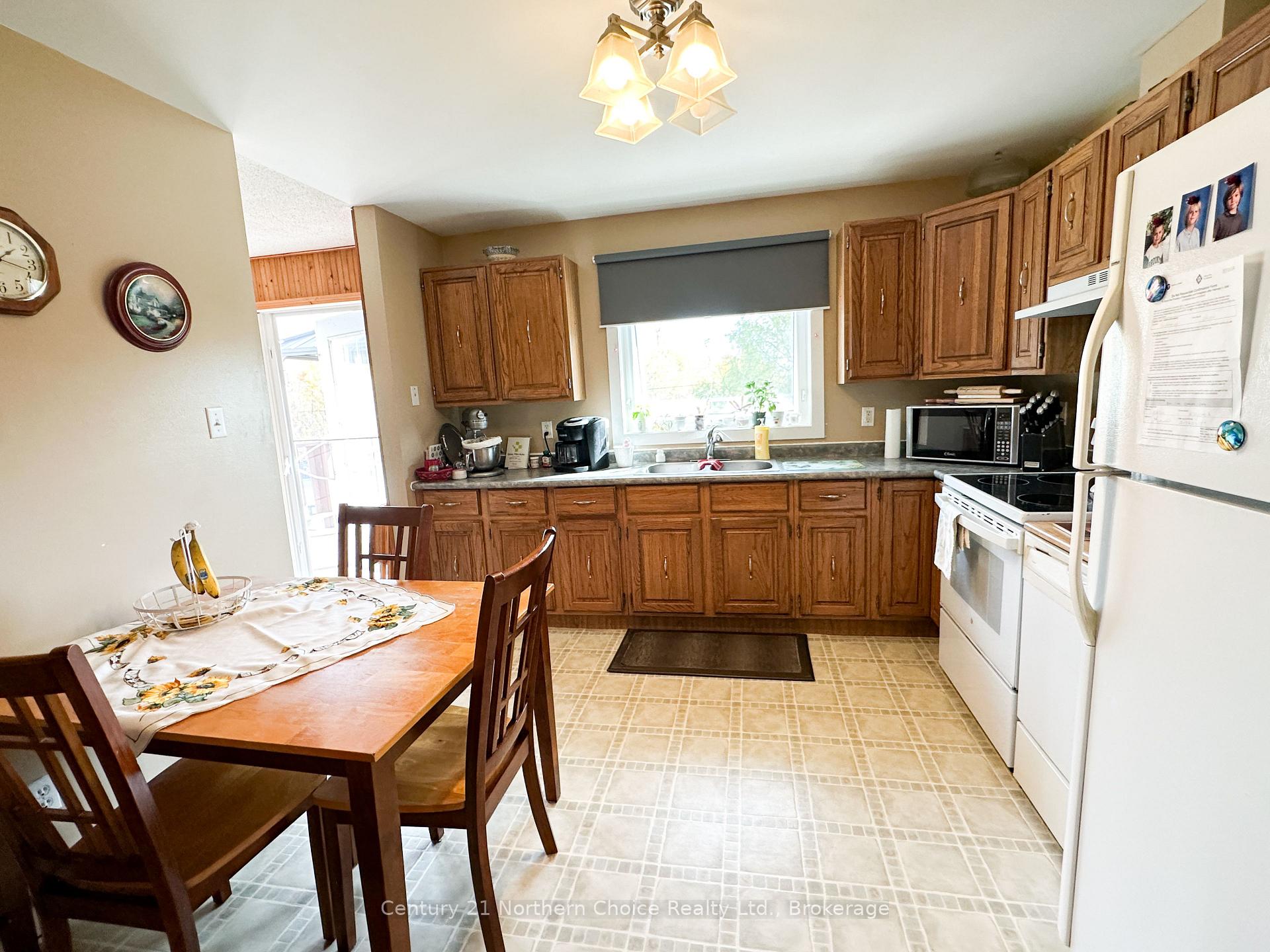 Photo 4 of 98 Detta Road, Red Lake — HOMEH