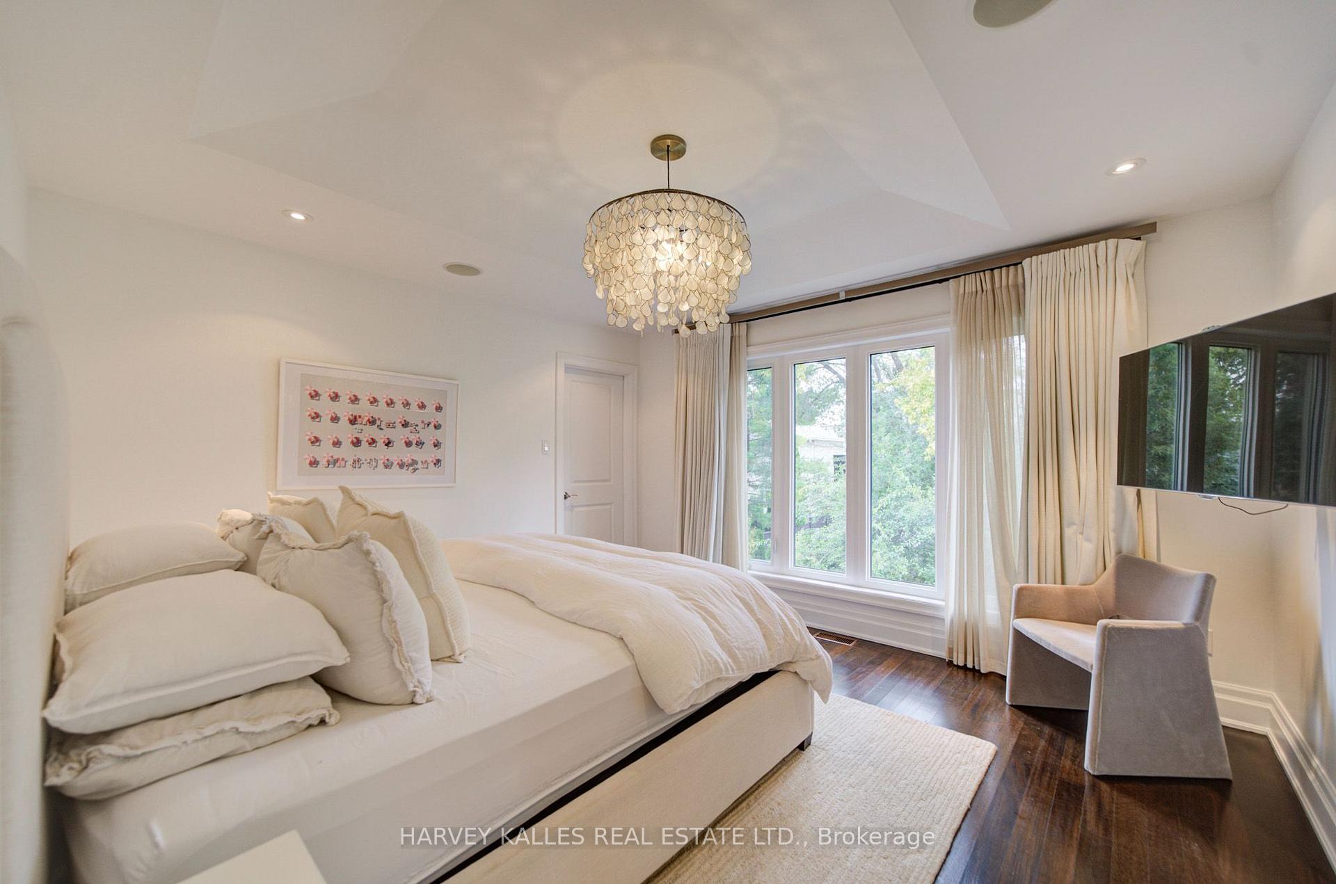 Photo 23 of 328 Douglas Avenue, Toronto, Bedford Park-Nortown — HOMEH