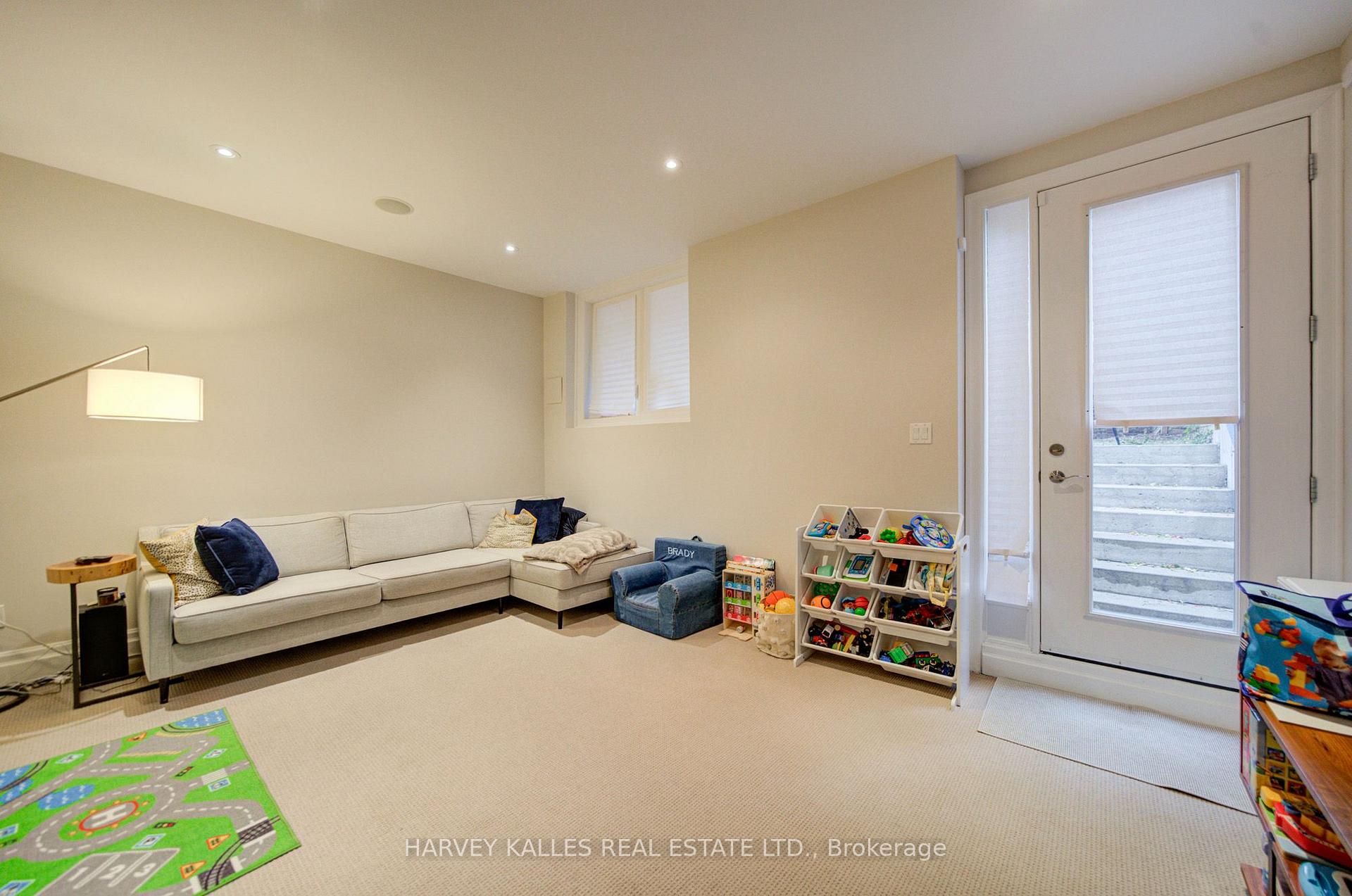 Photo 36 of 328 Douglas Avenue, Toronto, Bedford Park-Nortown — HOMEH
