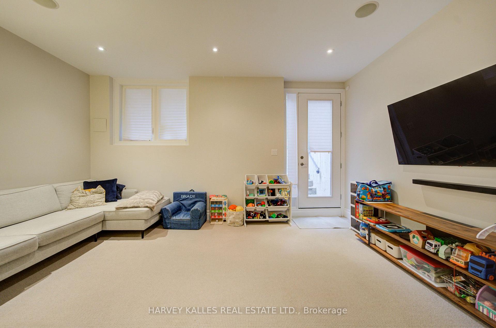 Photo 38 of 328 Douglas Avenue, Toronto, Bedford Park-Nortown — HOMEH