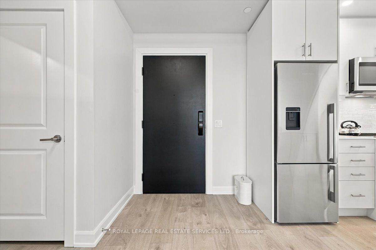 Photo 11 of Unit 402, 3220 William Coltson Avenue, Oakville, Joshua Meadows — HOMEH