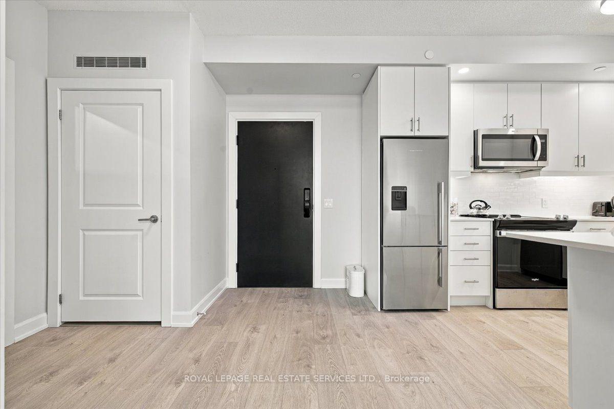 Photo 12 of Unit 402, 3220 William Coltson Avenue, Oakville, Joshua Meadows — HOMEH