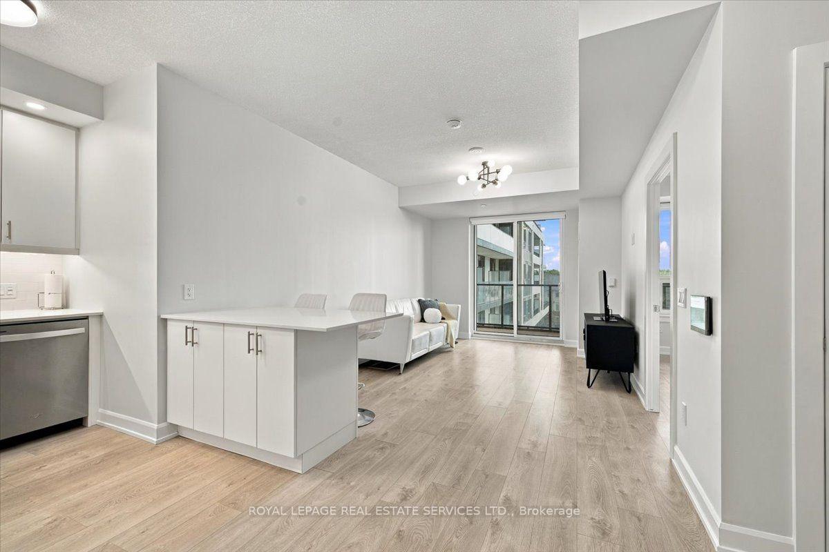Photo 13 of Unit 402, 3220 William Coltson Avenue, Oakville, Joshua Meadows — HOMEH