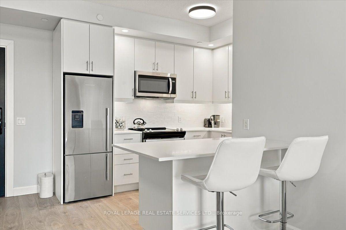 Photo 24 of Unit 402, 3220 William Coltson Avenue, Oakville, Joshua Meadows — HOMEH