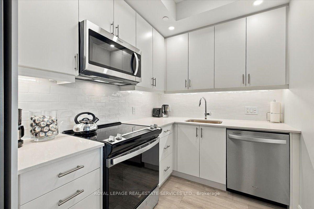 Photo 27 of Unit 402, 3220 William Coltson Avenue, Oakville, Joshua Meadows — HOMEH