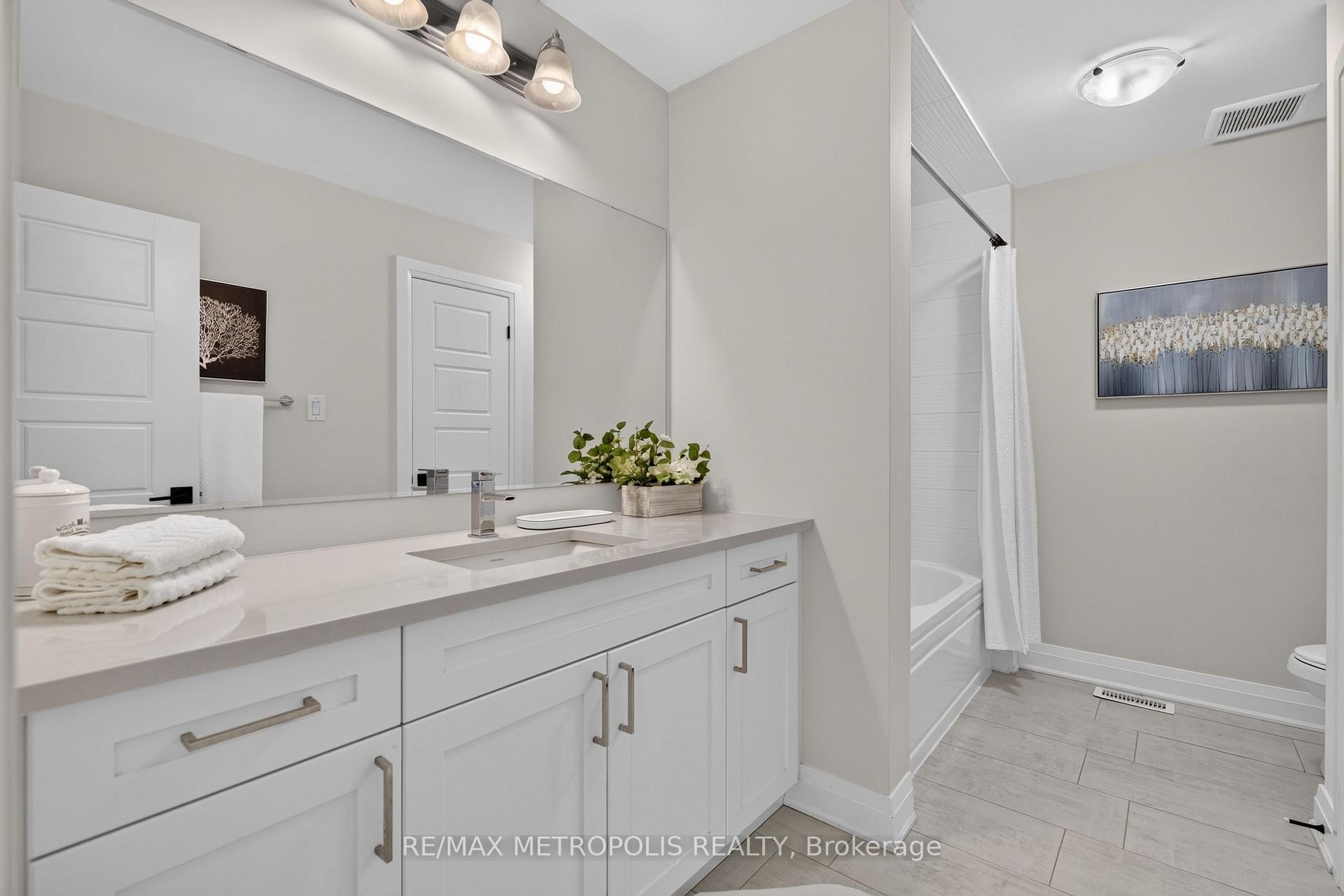 Photo 20 of 32 Lockyer Drive, Whitby, Rural Whitby — HOMEH
