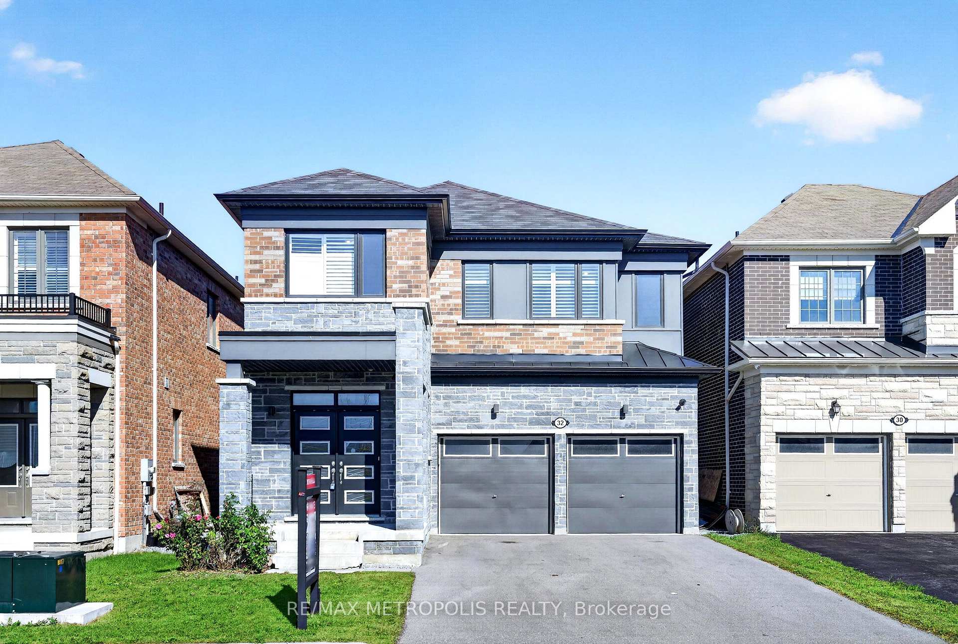 Photo 23 of 32 Lockyer Drive, Whitby, Rural Whitby — HOMEH