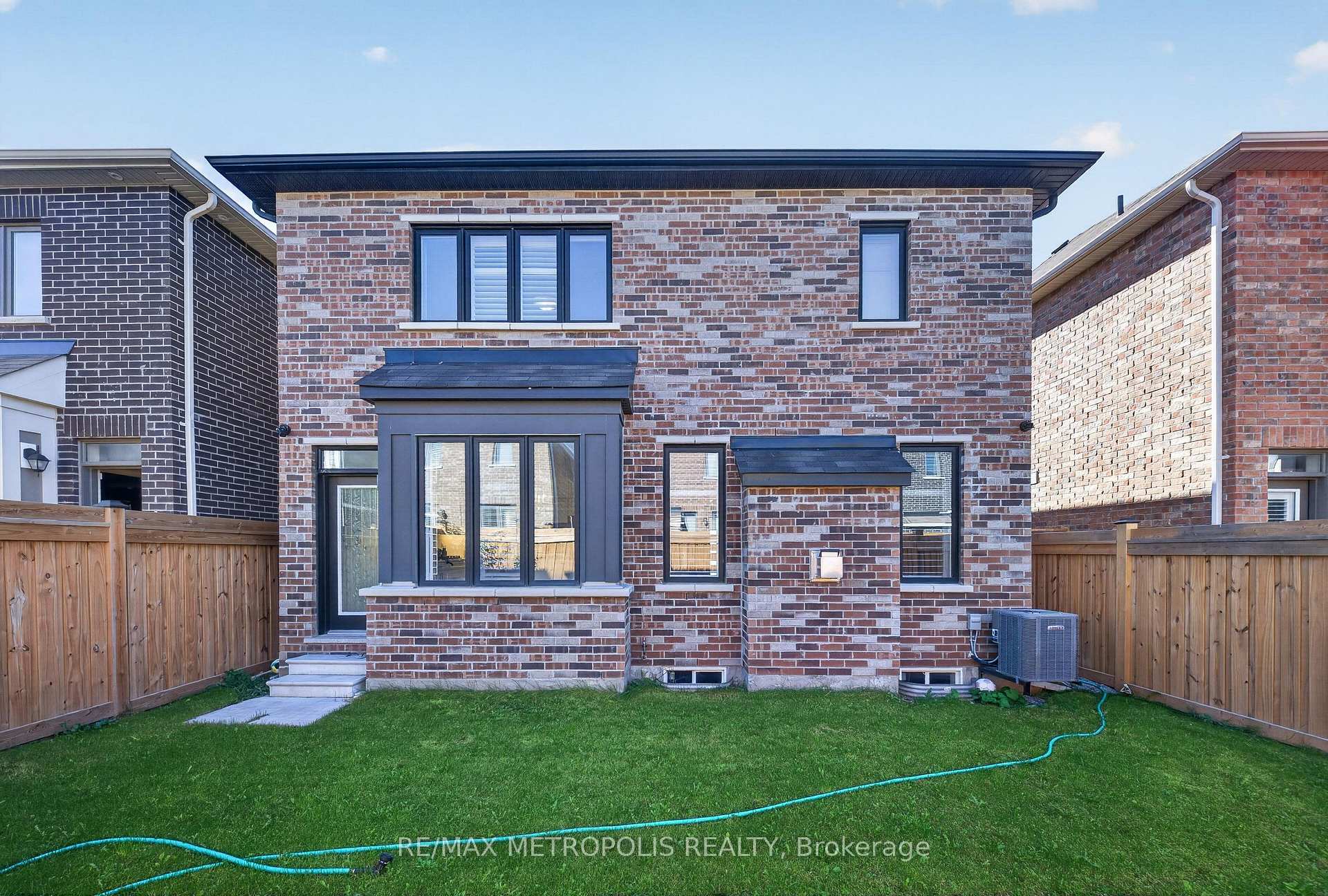 Photo 24 of 32 Lockyer Drive, Whitby, Rural Whitby — HOMEH