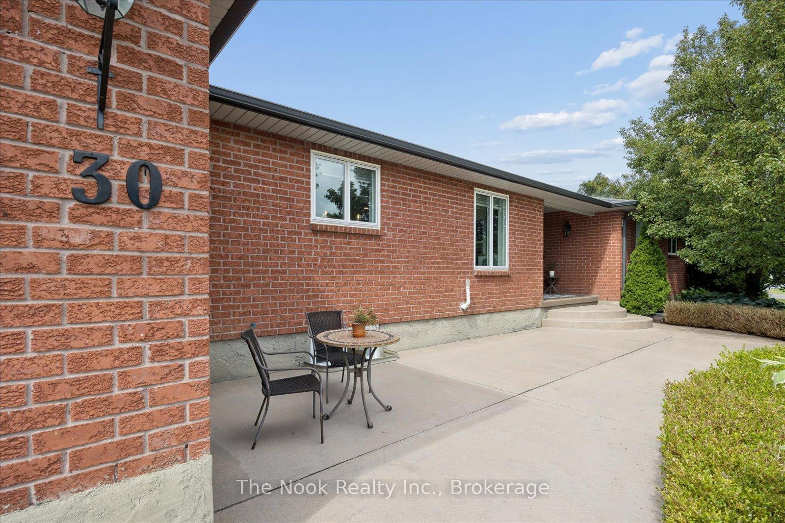 Photo 3 of 30 Potters Lane, Clarington, Rural Clarington — HOMEH