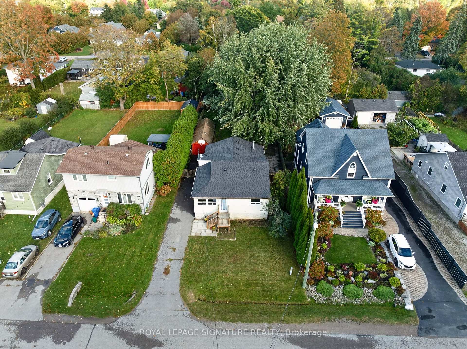 Photo 2 of 54 Farley Circle, Georgina, Historic Lakeshore Communities — HOMEH