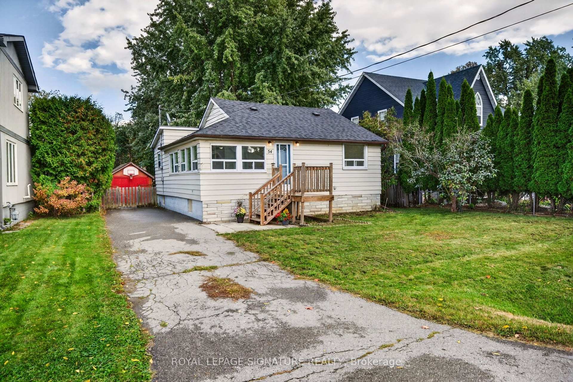 Photo 3 of 54 Farley Circle, Georgina, Historic Lakeshore Communities — HOMEH
