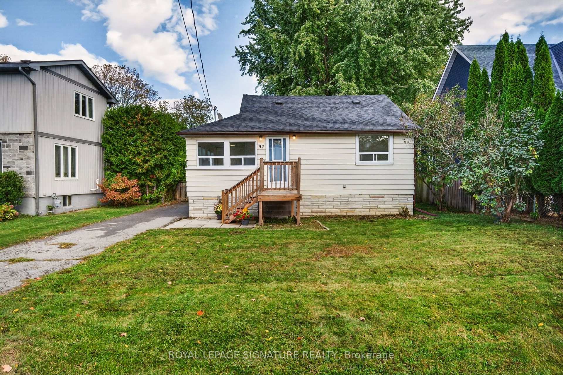 Photo 4 of 54 Farley Circle, Georgina, Historic Lakeshore Communities — HOMEH