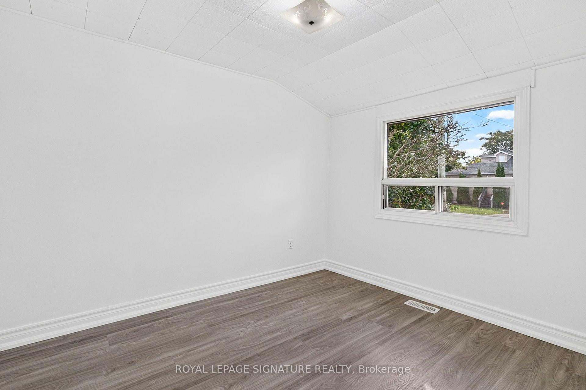 Photo 25 of 54 Farley Circle, Georgina, Historic Lakeshore Communities — HOMEH