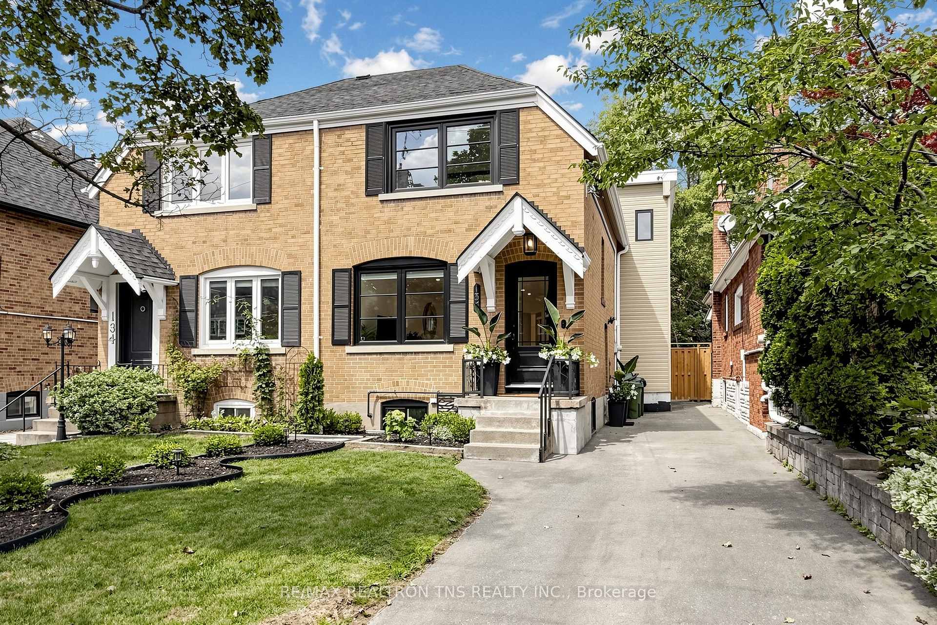 Photo 2 of 136 Glenvale Boulevard, Toronto, Leaside — HOMEH