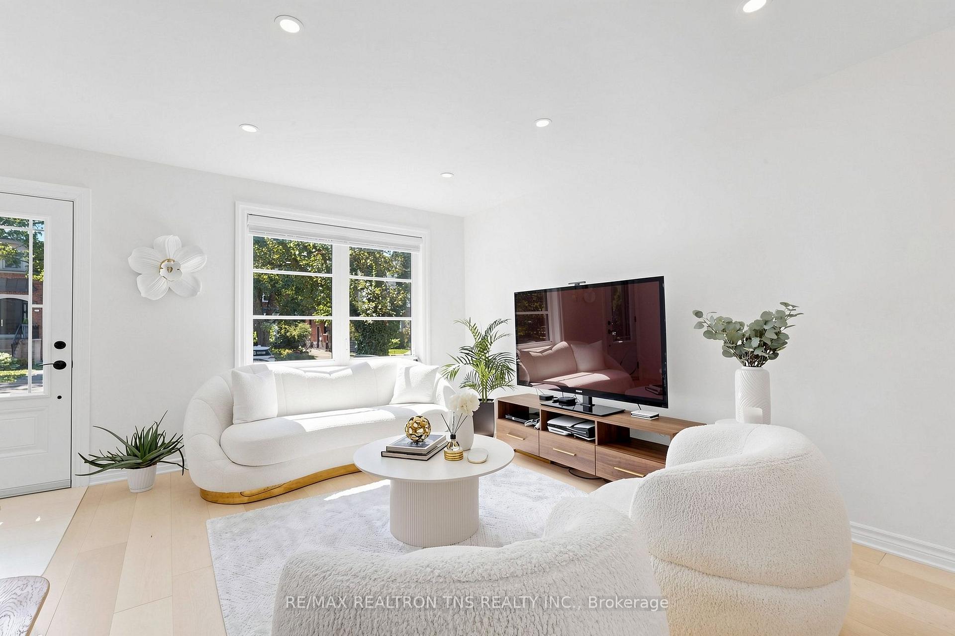 Photo 6 of 136 Glenvale Boulevard, Toronto, Leaside — HOMEH