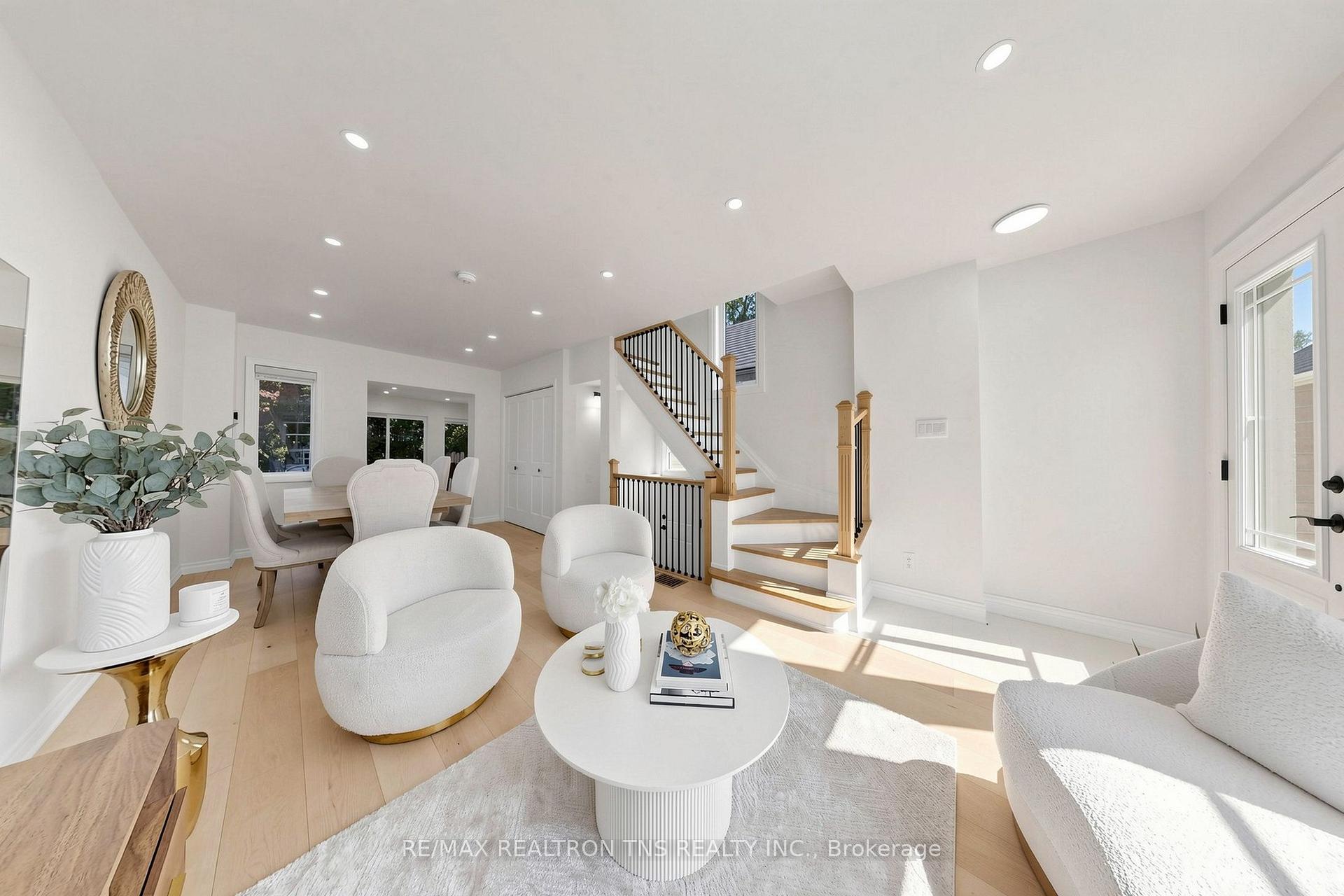 Photo 7 of 136 Glenvale Boulevard, Toronto, Leaside — HOMEH