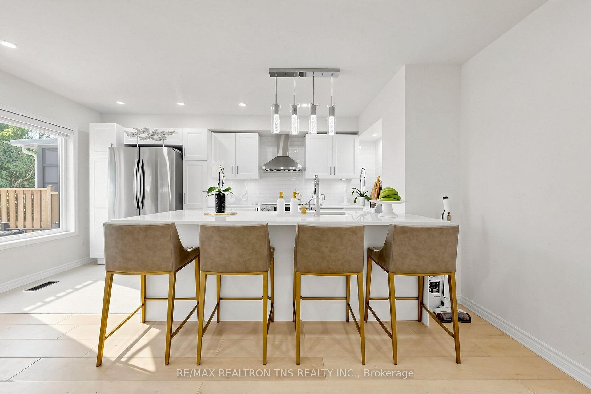 Photo 13 of 136 Glenvale Boulevard, Toronto, Leaside — HOMEH