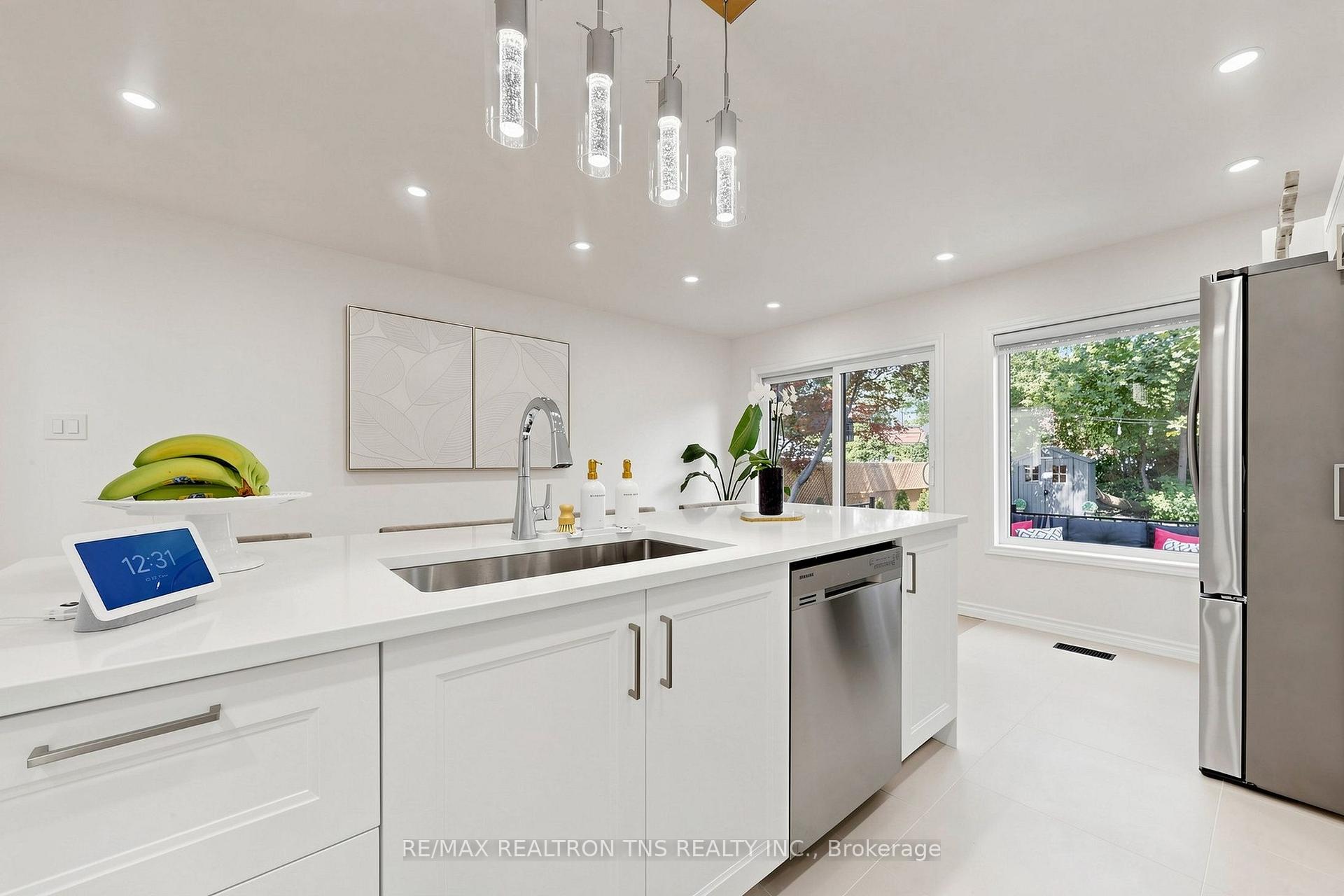 Photo 19 of 136 Glenvale Boulevard, Toronto, Leaside — HOMEH