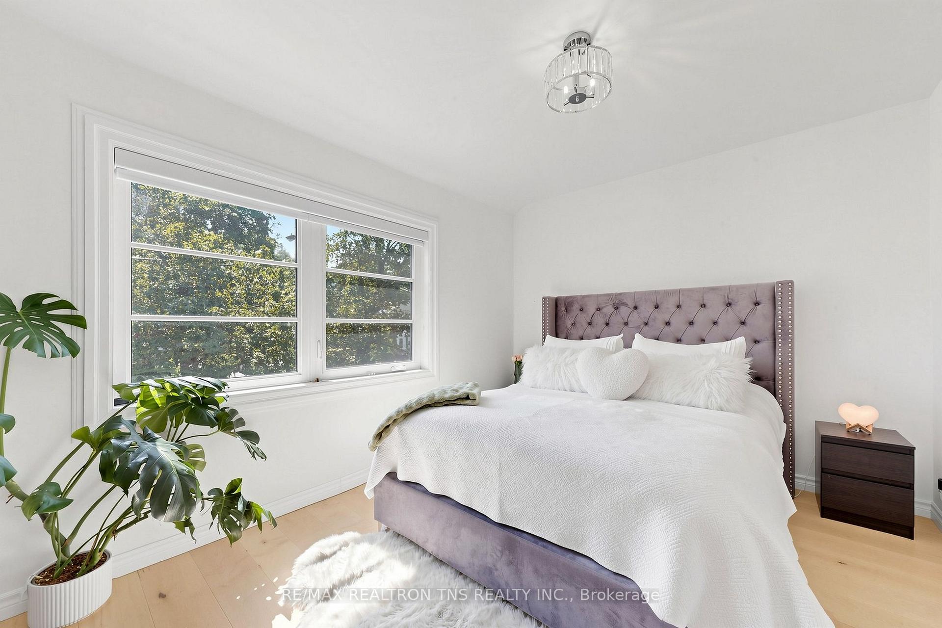 Photo 21 of 136 Glenvale Boulevard, Toronto, Leaside — HOMEH