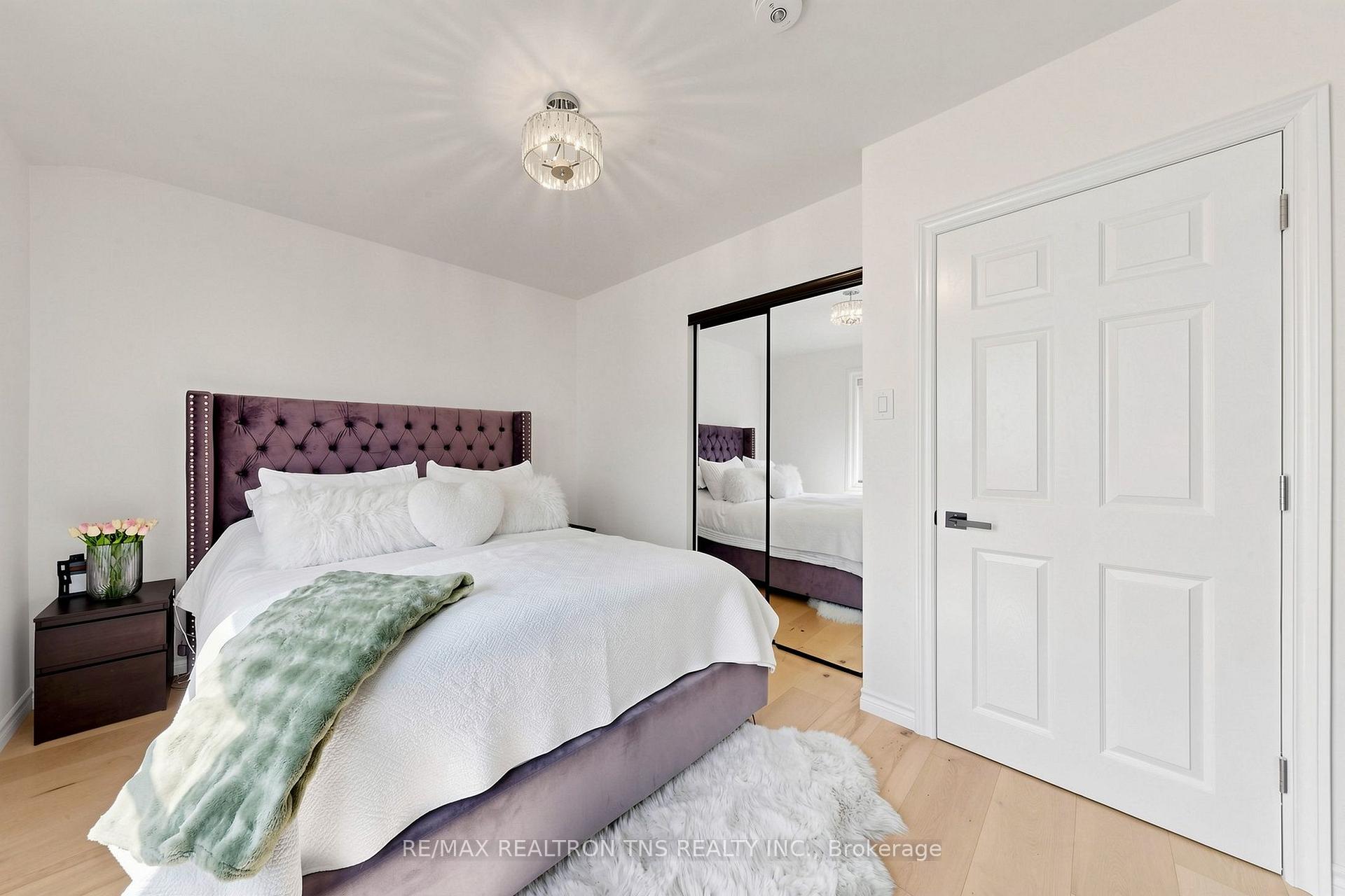 Photo 23 of 136 Glenvale Boulevard, Toronto, Leaside — HOMEH