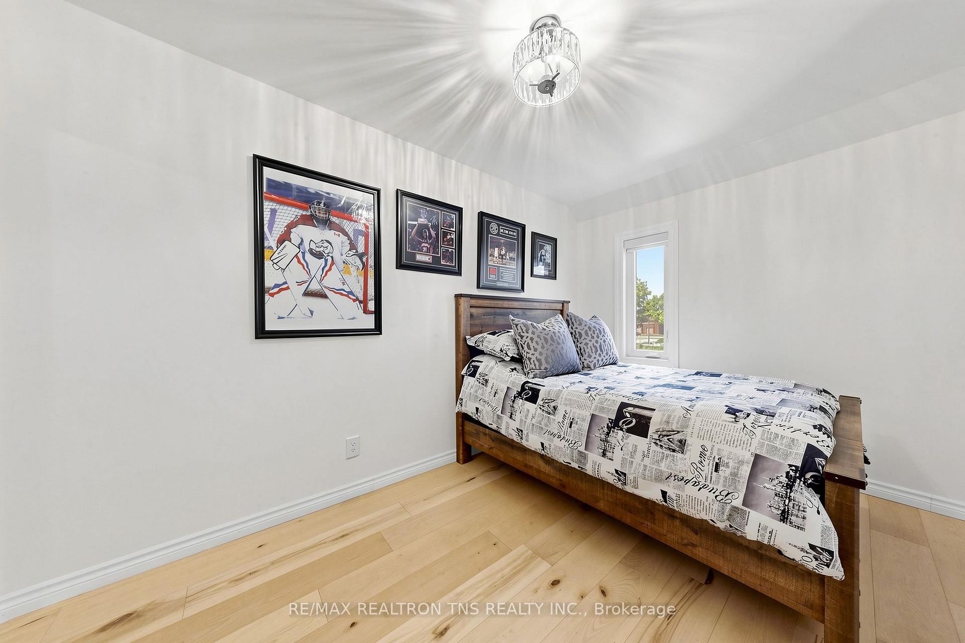 Photo 24 of 136 Glenvale Boulevard, Toronto, Leaside — HOMEH